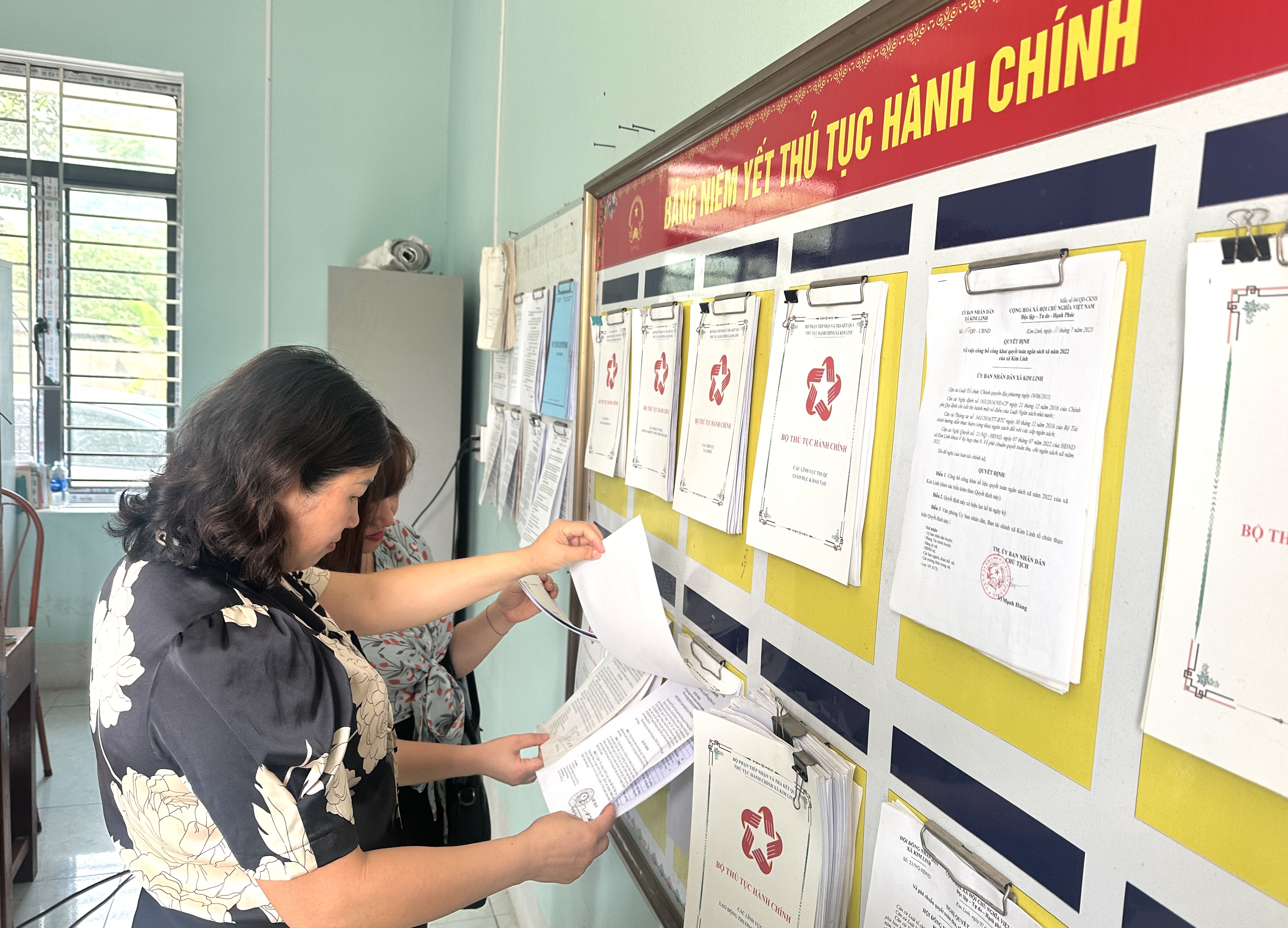 Lãnh đạo huyện Vị Xuyên kiểm tra cải cách hành chính tại xã Kim Linh