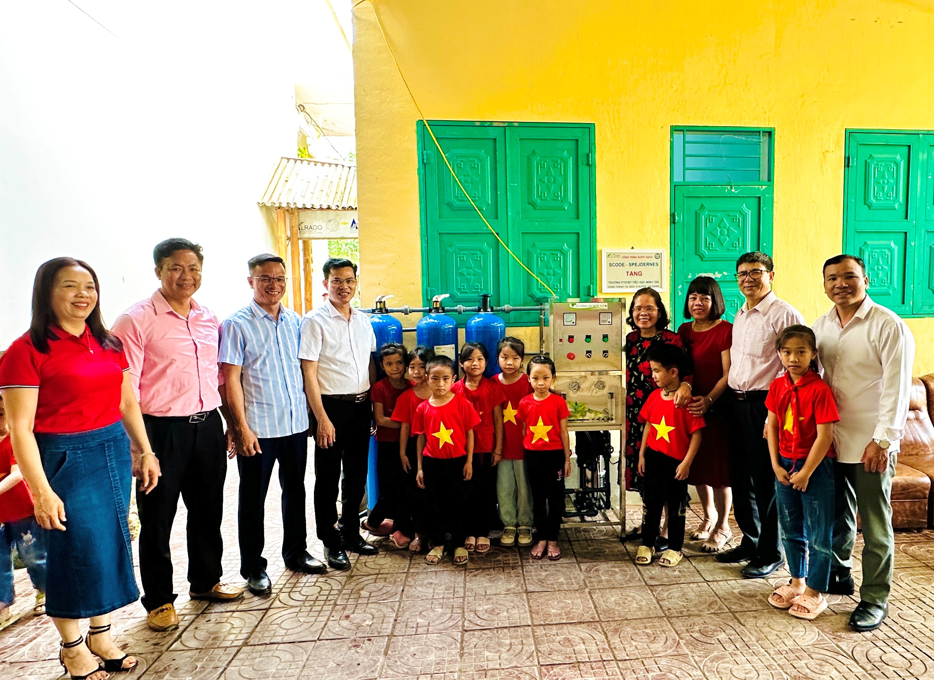 Chương trình trao tặng công trình nước sạch tại trường PTDTBT Tiểu học A Minh Tân