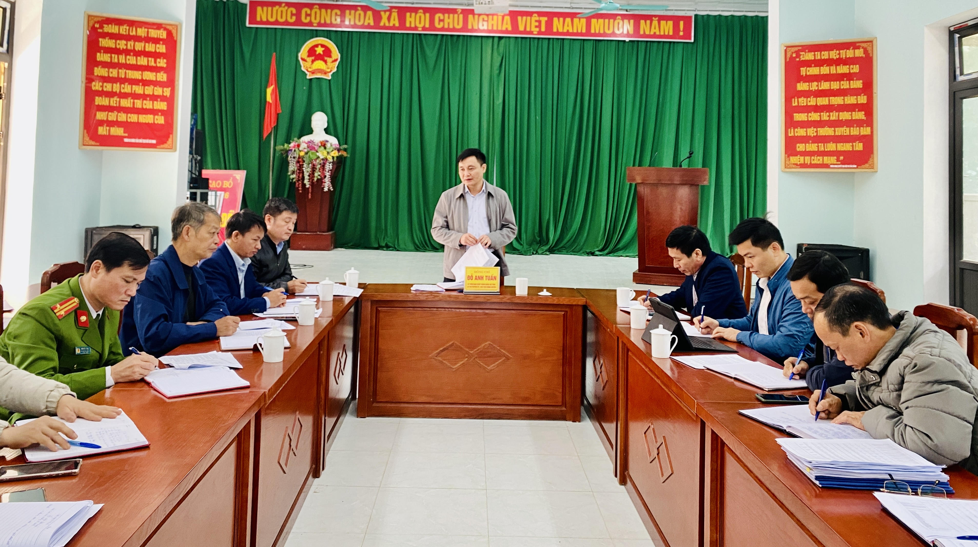 Bí thư Huyện ủy Vị Xuyên làm việc tại xã Cao Bồ