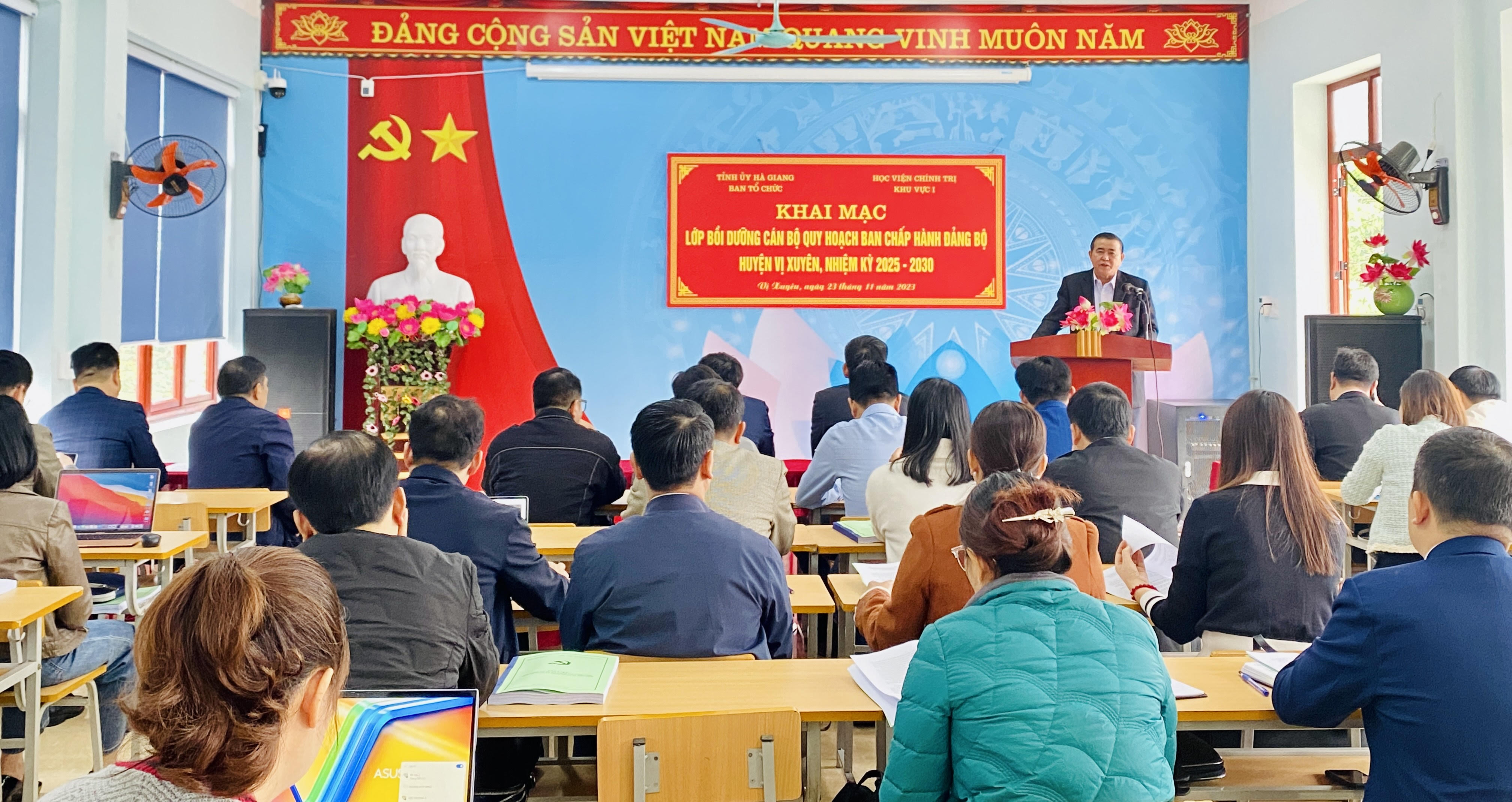 Khai mạc lớp Bồi dưỡng cán bộ quy hoạch BCH Đảng bộ huyện Vị Xuyên, nhiệm kỳ 2025 – 2030