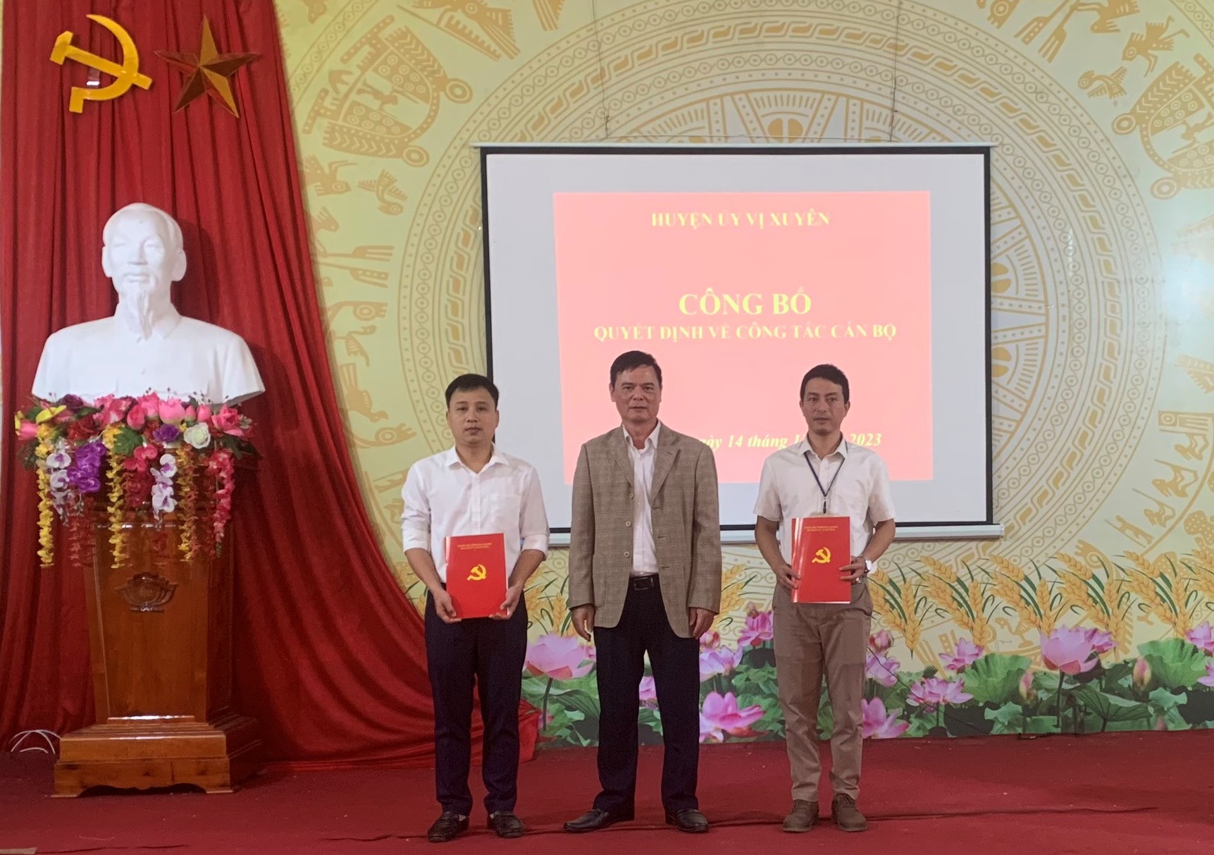 Huyện ủy Vị Xuyên công bố các Quyết định về công tác cán bộ tại xã Linh Hồ
