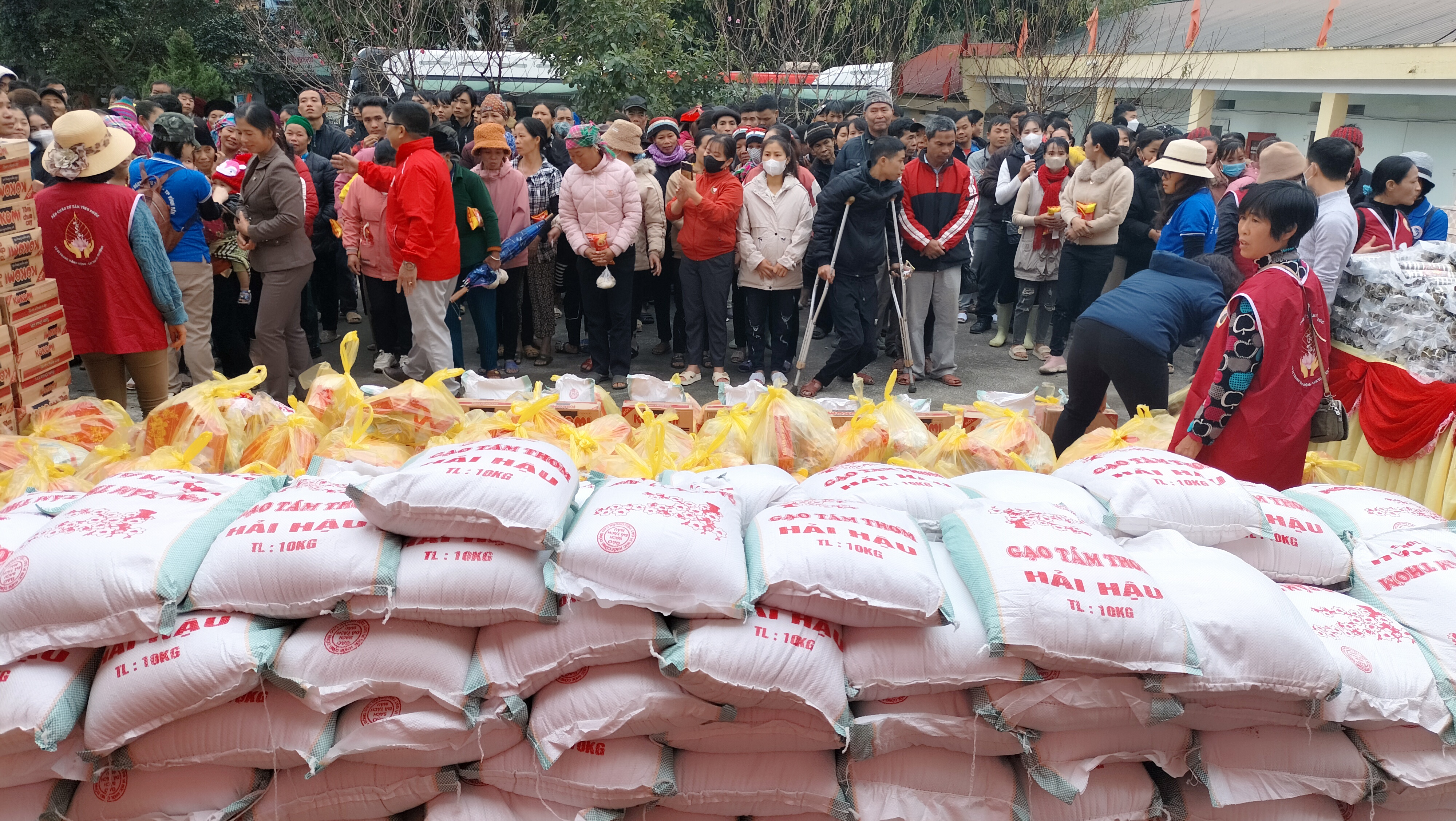 Bếp cháo Từ tâm tỉnh Vĩnh Phúc tặng quà Tết hộ nghèo xã Minh Tân