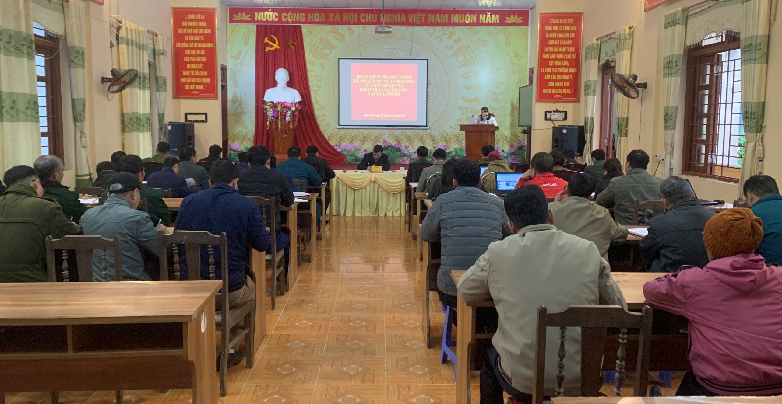 Đoàn kiểm tra số 247 của Huyện ủy làm việc tại xã Linh Hồ