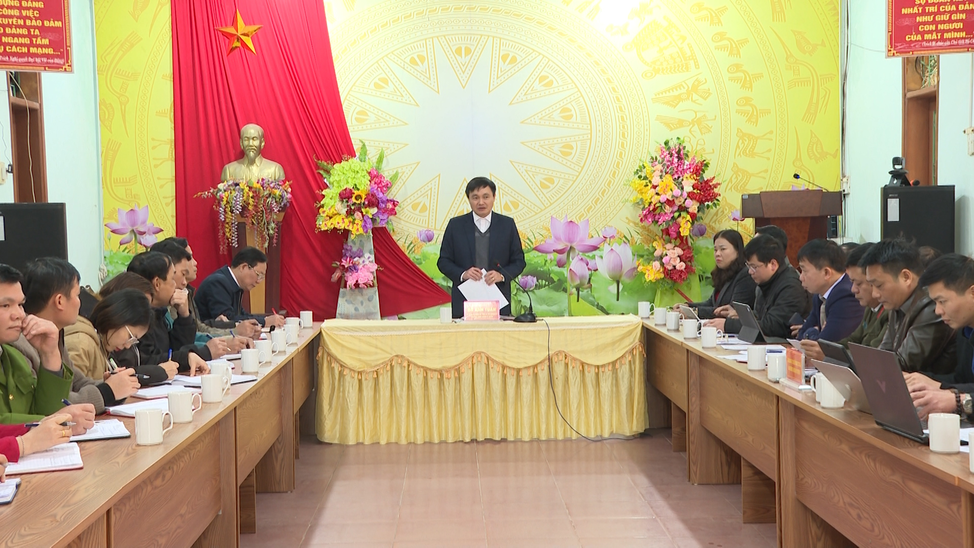Đoàn công tác số 1 của BTV Huyện ủy Vị Xuyên làm việc tại xã Việt Lâm và xã Ngọc Linh.