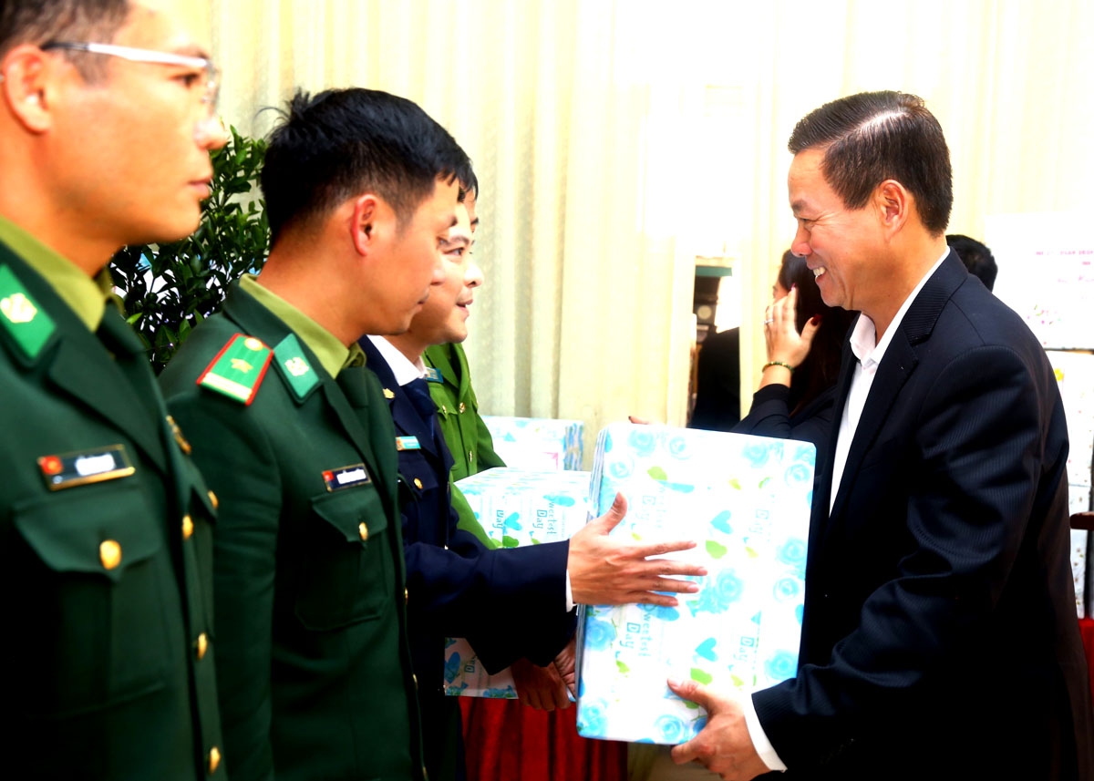 Chủ tịch UBND tỉnh Nguyễn Văn Sơn kiểm tra công tác chuẩn bị đón tết và tặng quà tết tại huyện Vị Xuyên