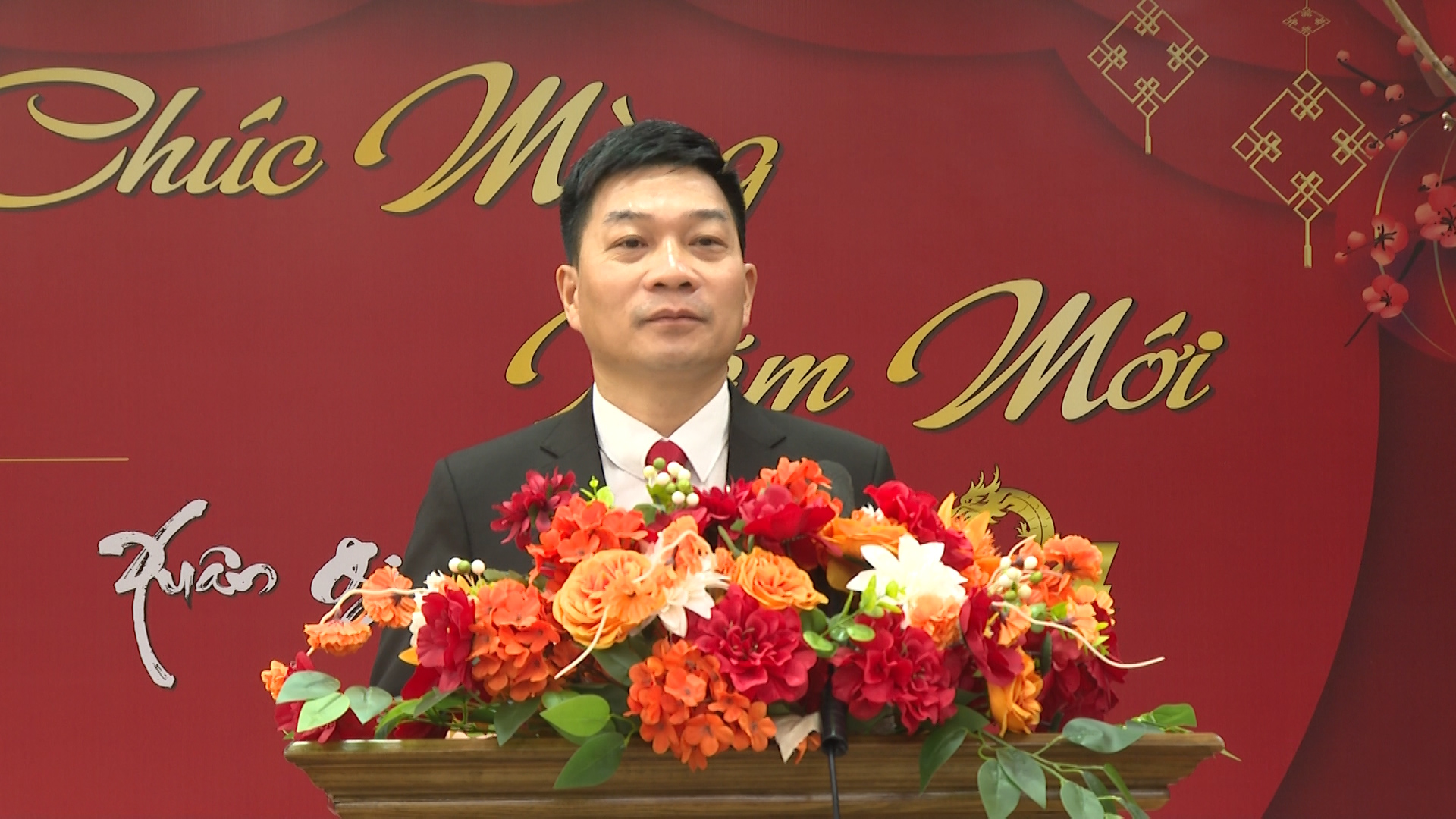 Chủ tịch UBND huyện Vị Xuyên đọc thư chúc Tết