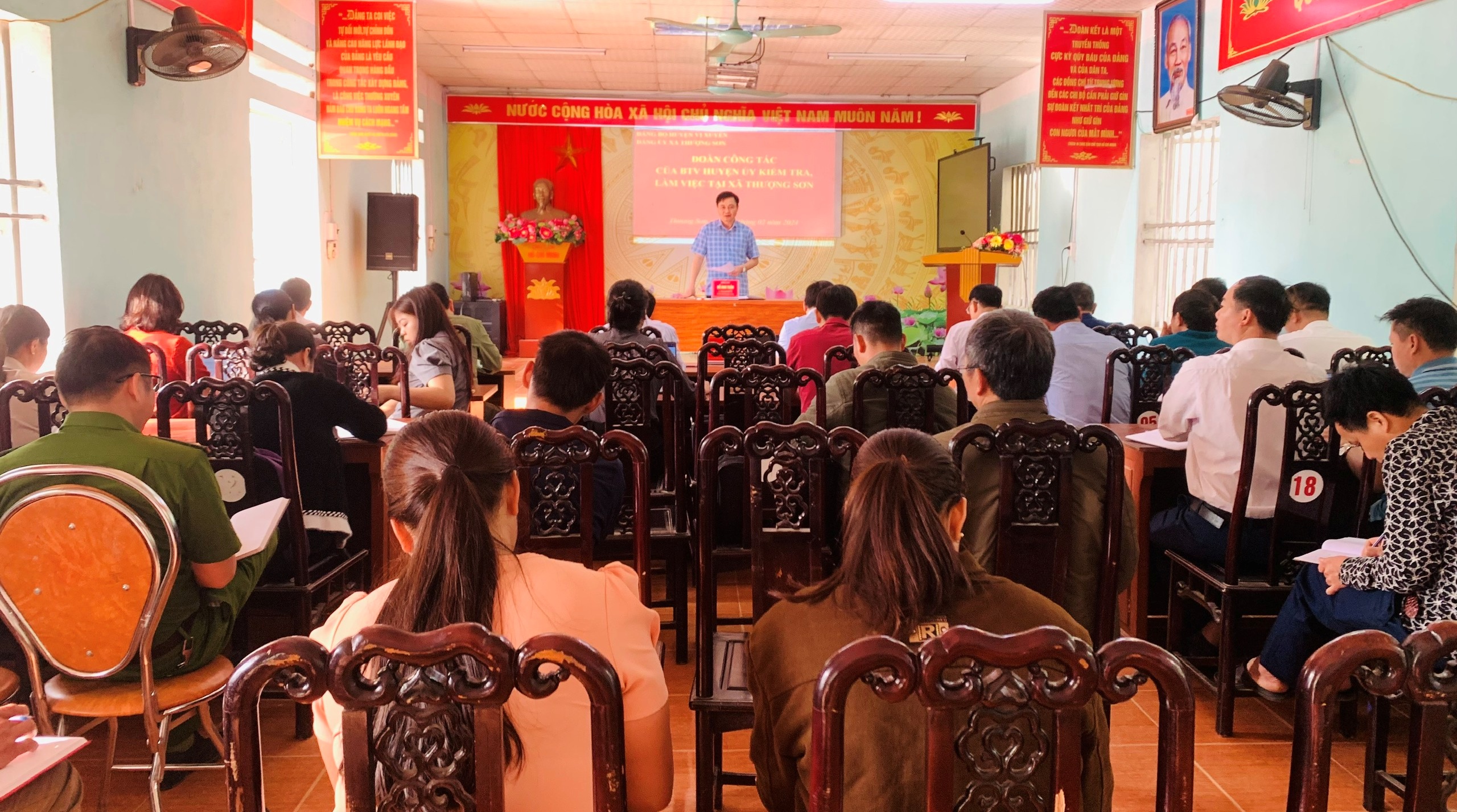 Đoàn công tác số 1 theo Kế hoạch số 247 của Ban Thường vụ Huyện ủy Vị Xuyên làm việc tại xã Thượng Sơn