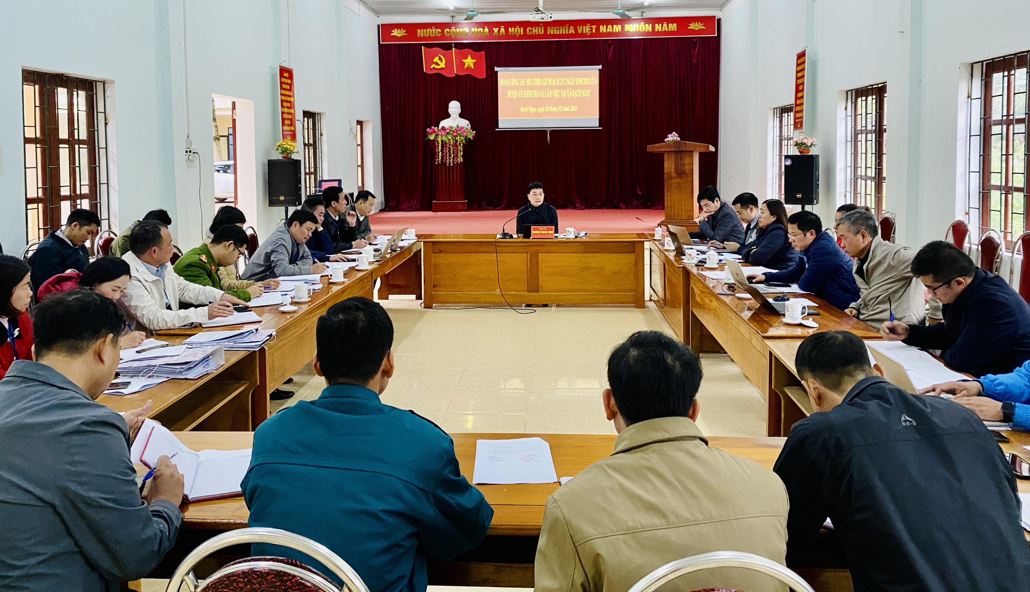 Đoàn công tác số 3 huyện Vị Xuyên làm việc tại xã Bạch Ngọc