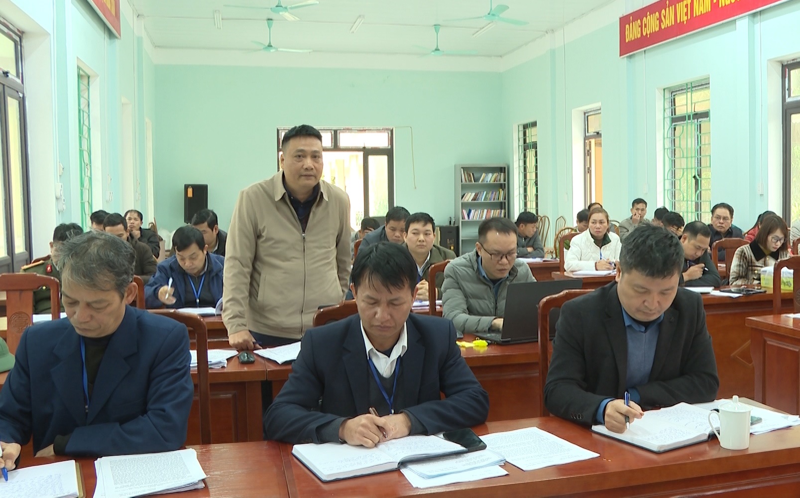 Đoàn công tác của BTV Huyện uỷ làm việc tại xã Cao Bồ.