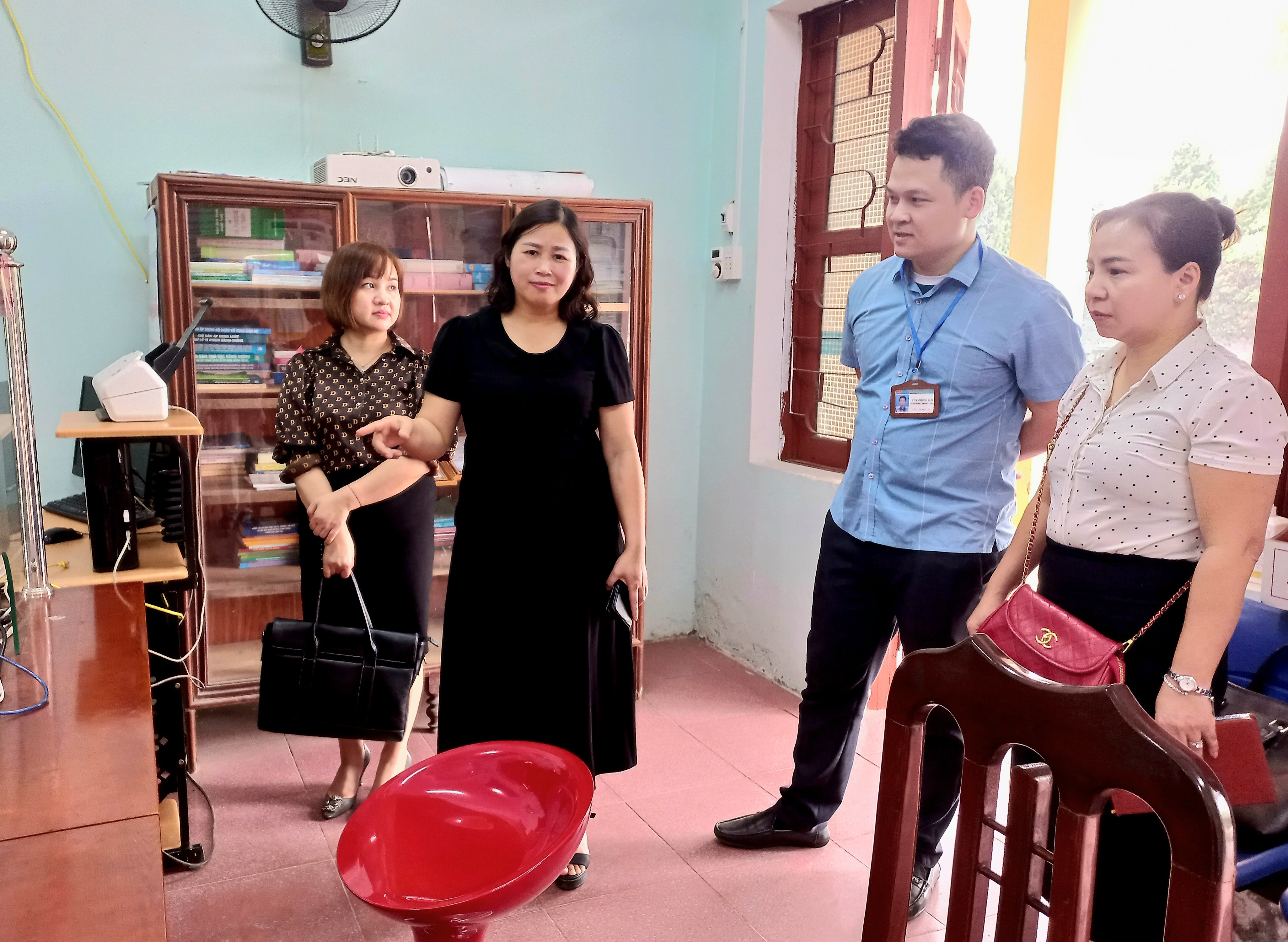 Lãnh đạo huyện Vị Xuyên kiểm tra cải cách hành chính tại xã Quảng Ngần và Việt Lâm.