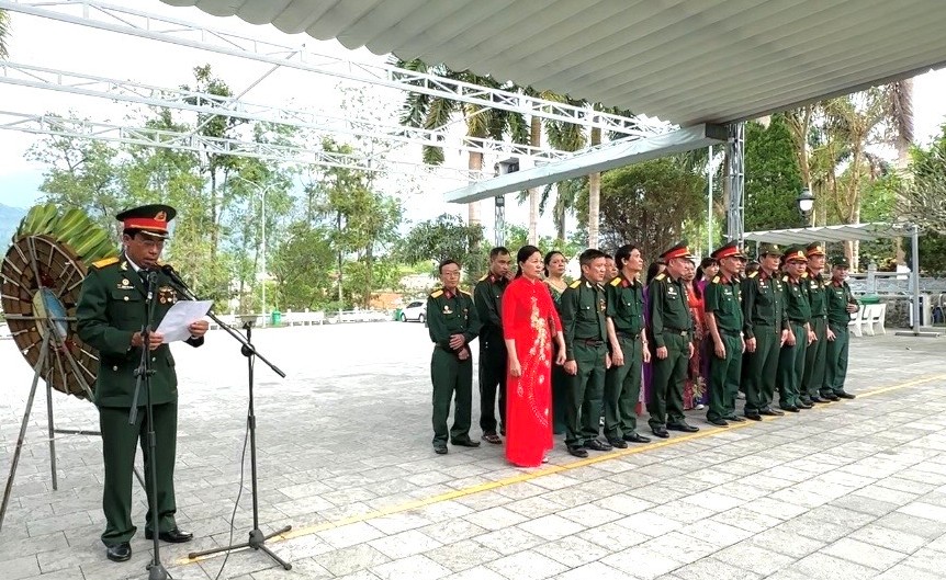 Đoàn Cựu chiến binh F313, Thành phố Hải Phòng thăm và tặng quà tại huyện Vị Xuyên