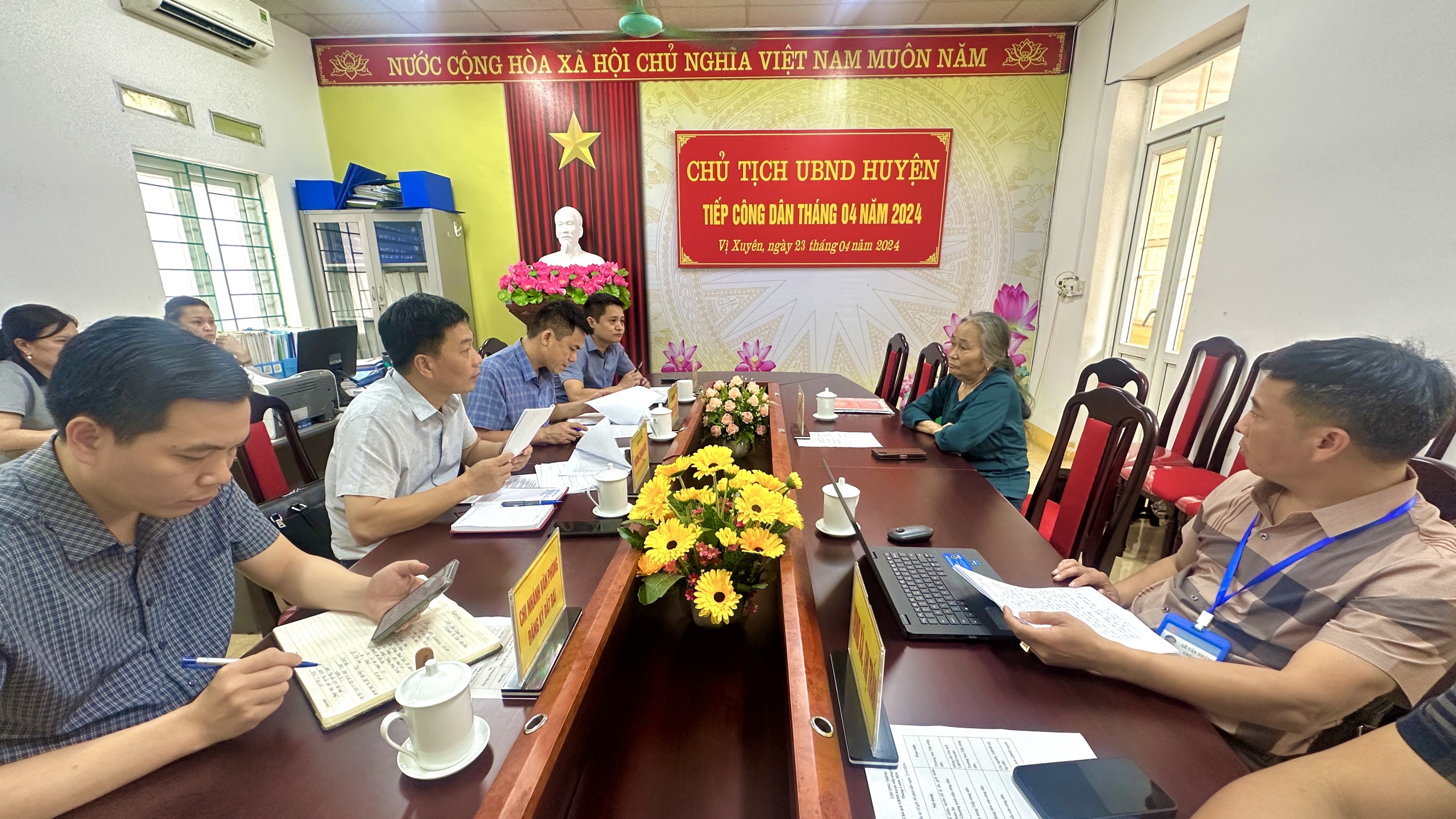 Chủ tịch UBND huyện Hoàng Thanh Tịnh tiếp công dân định kỳ tháng 4