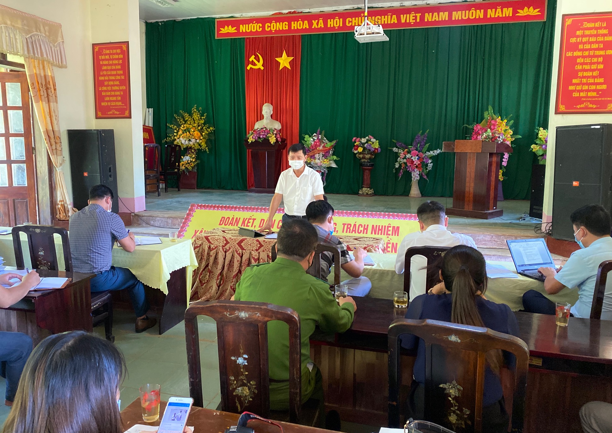 Phó Chủ tịch UBND huyện Trần Mạnh Tuyên làm việc tại xã Phú Linh