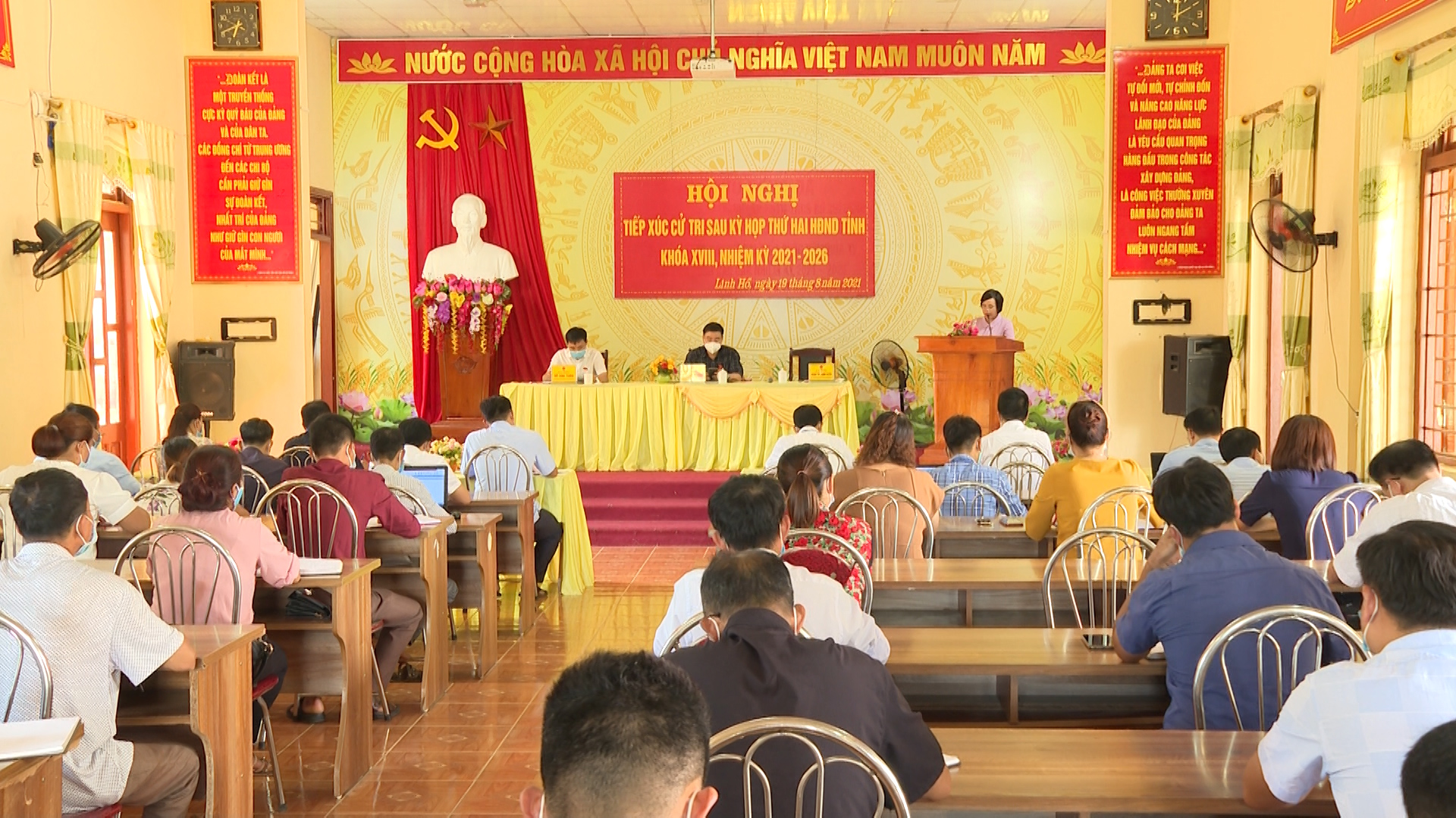 Phó Chủ tịch Thường trực UBND tỉnh Hoàng Gia Long tiếp xúc cử tri xã Linh Hồ