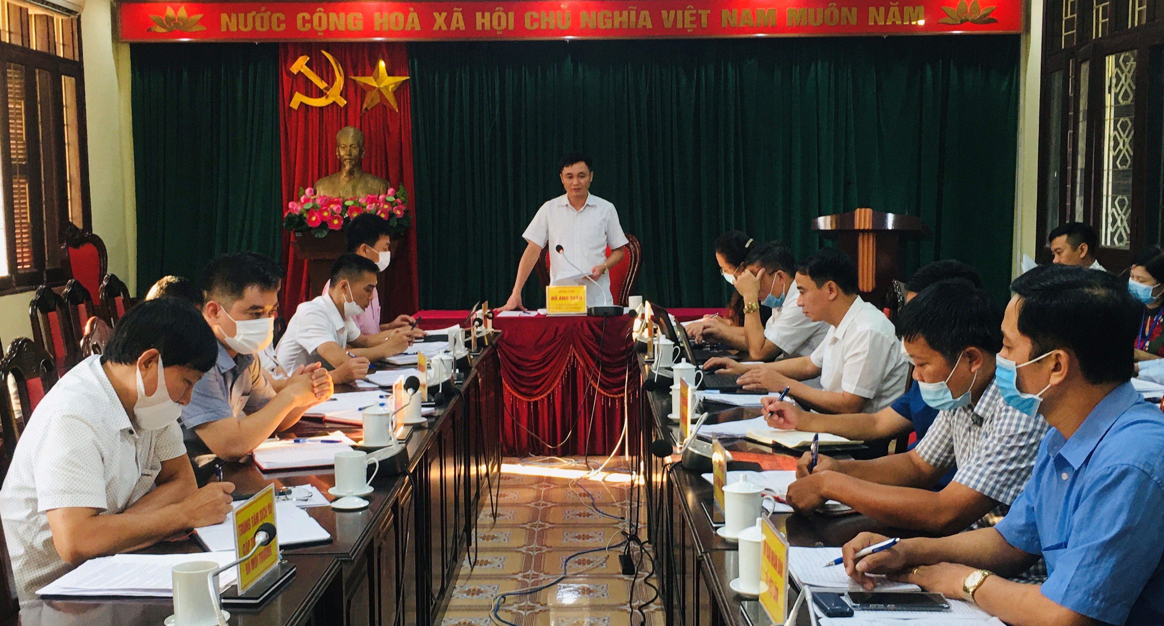 Đoàn giám sát HĐND huyện làm việc với UBND huyện Vị Xuyên