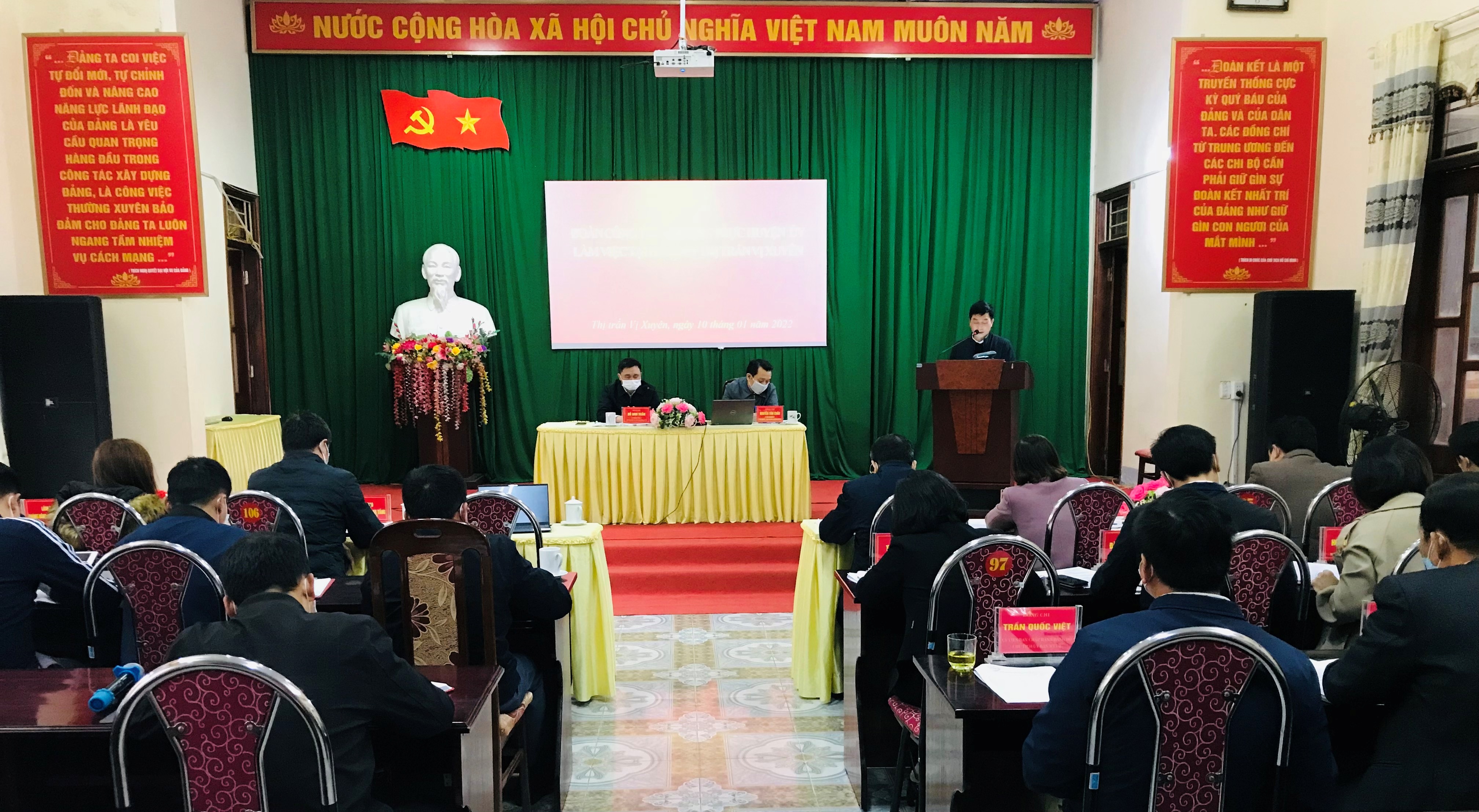 Đoàn công tác Thường trực Huyện ủy Vị Xuyên làm việc với Đảng ủy thị trấn Vị Xuyên