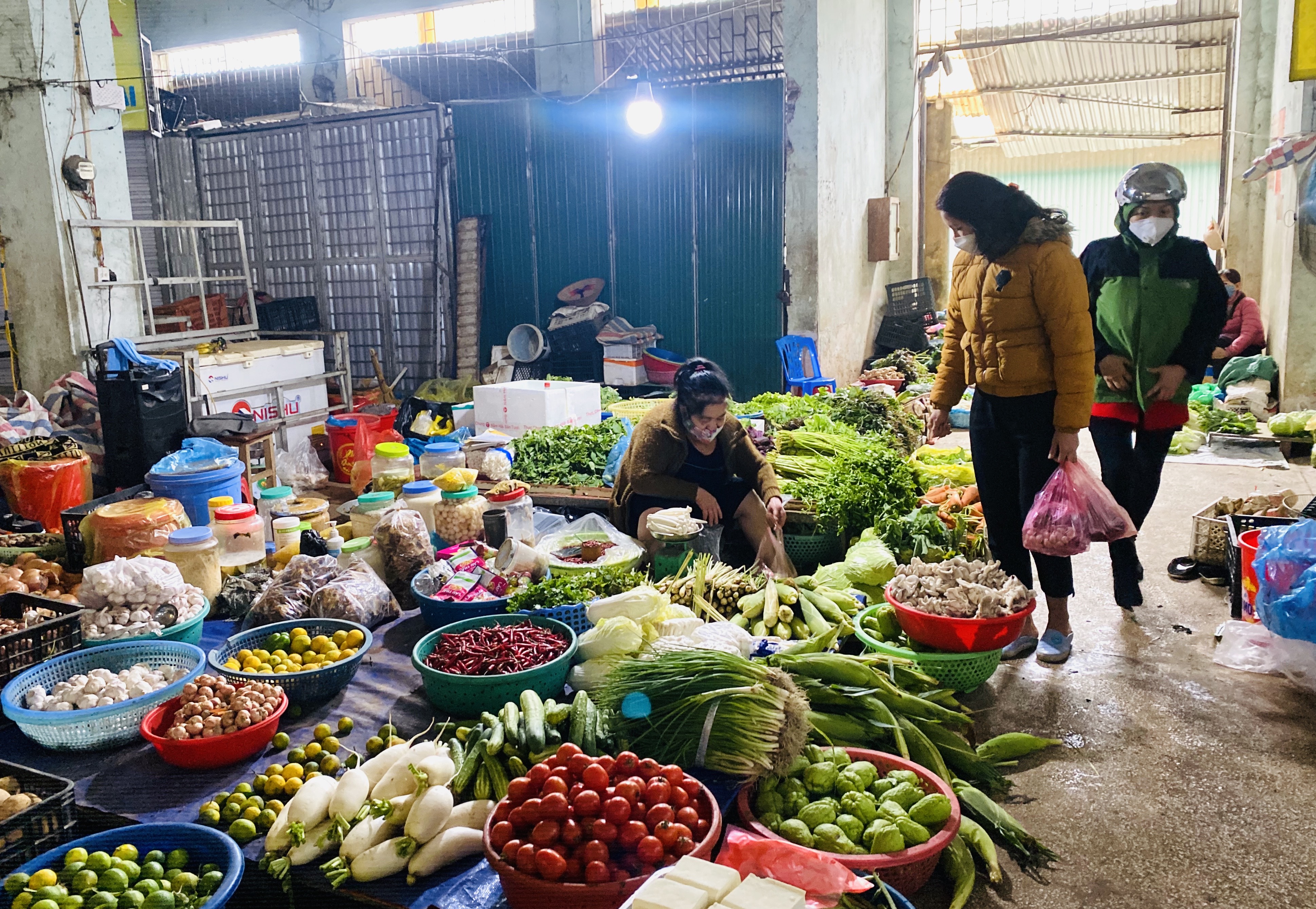 Thị trường thực phẩm Vị Xuyên nhộn nhịp trở lại sau Tết
