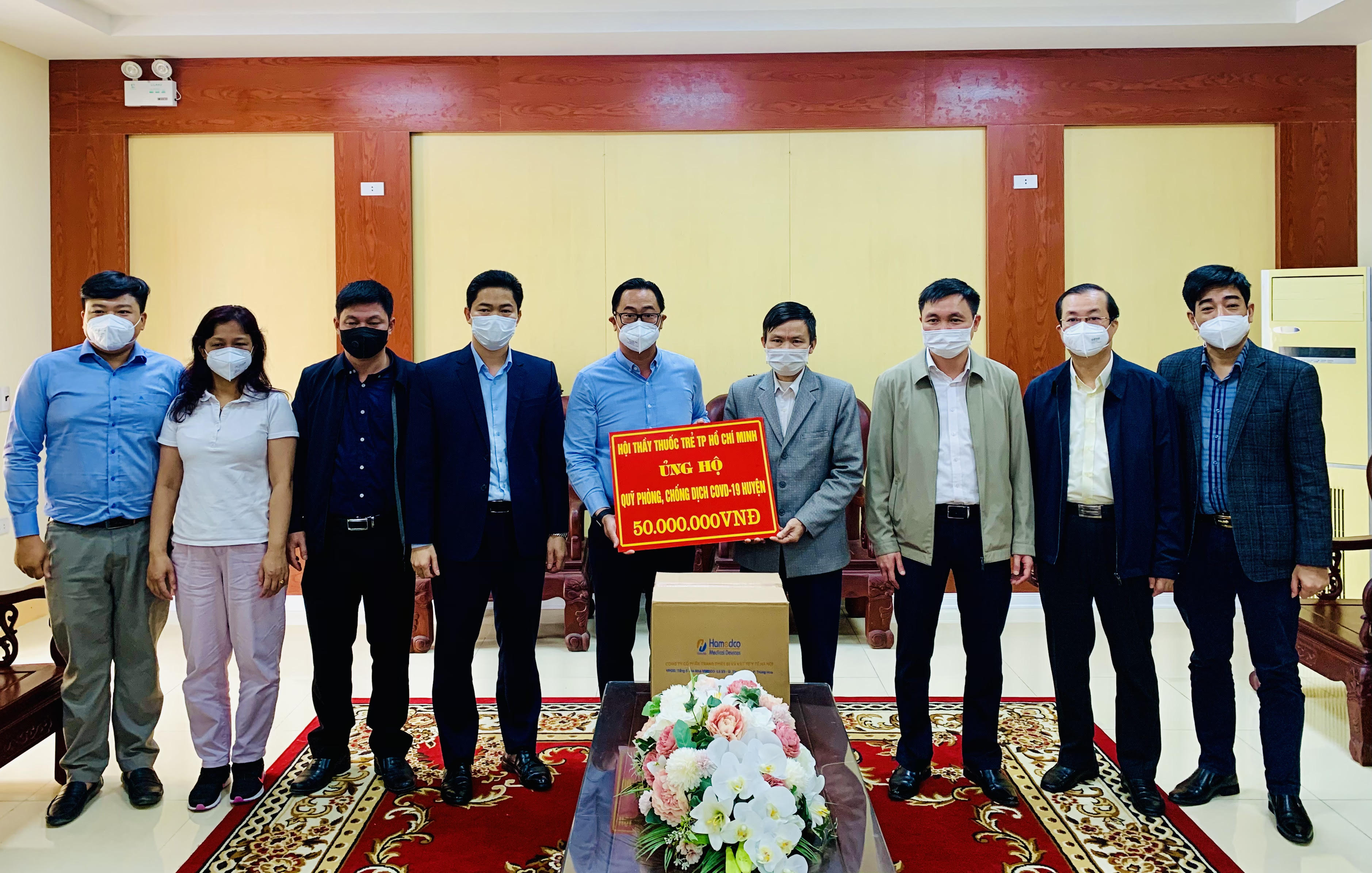 Hiệp hội Thầy thuốc trẻ TP Hồ Chí Minh tặng quà tại Vị Xuyên