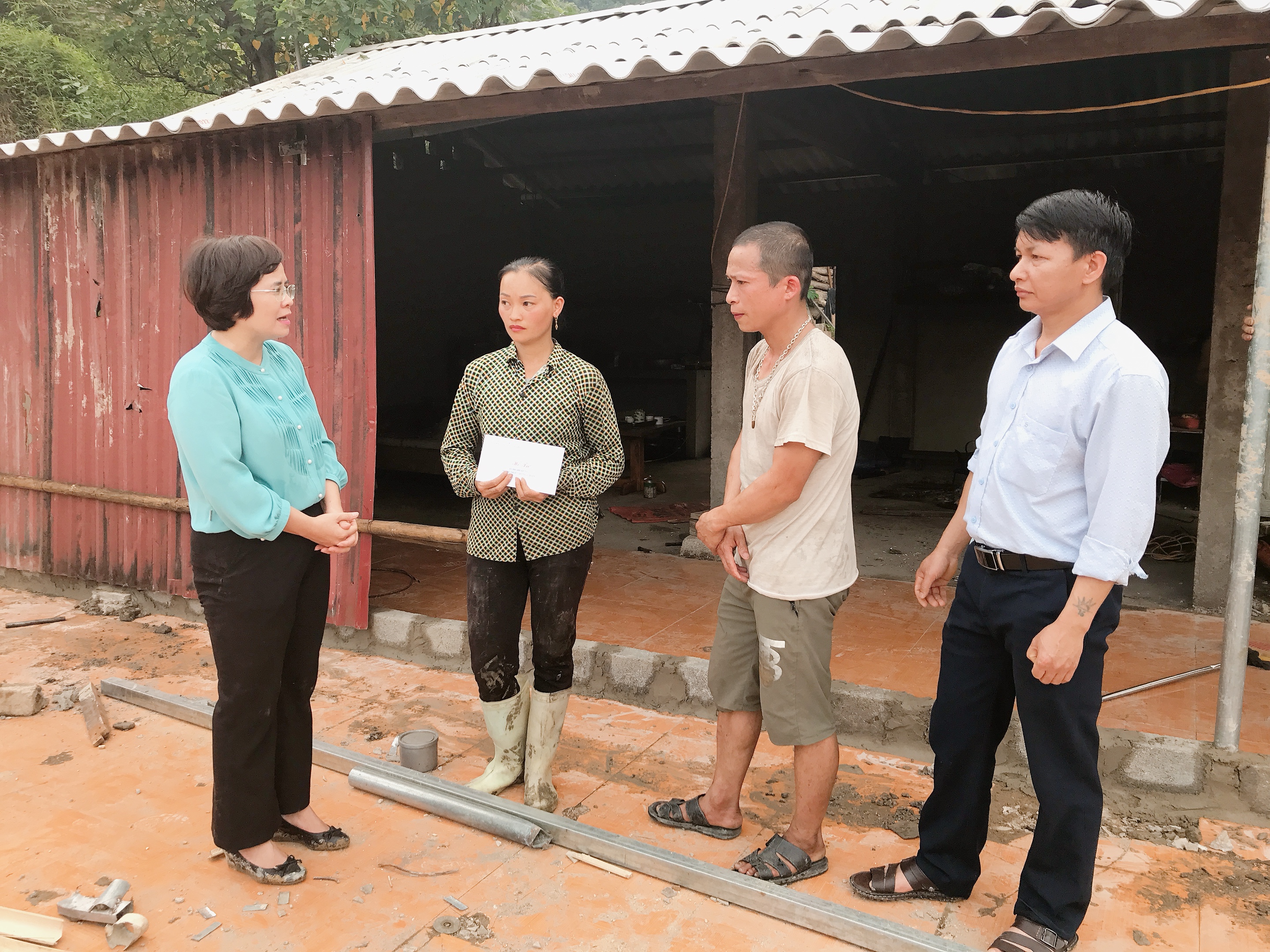 Huyện Vị Xuyên thăm hỏi, hỗ trợ các gia đình bị thiệt hại do thiên tai tại xã Cao Bồ