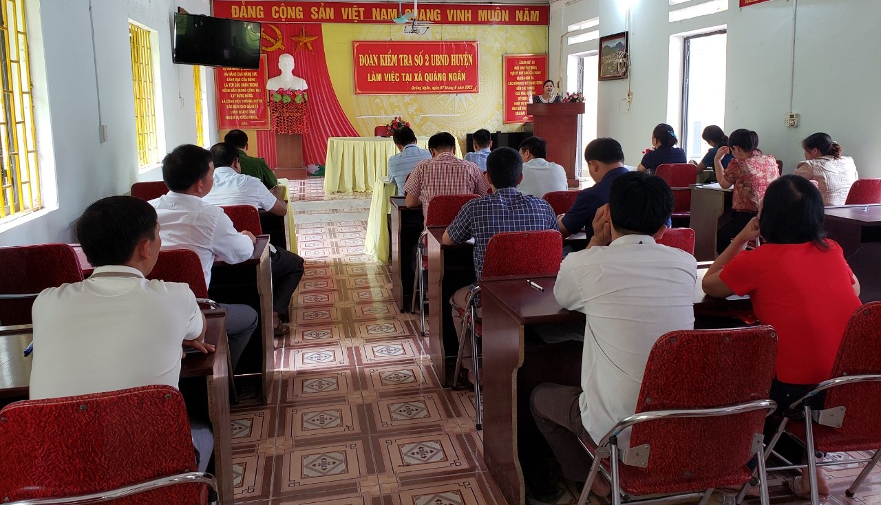 Đồng chí Đặng Thị Phượng- Phó Chủ tịch UBND huyện làm việc tại xã Quảng Ngần