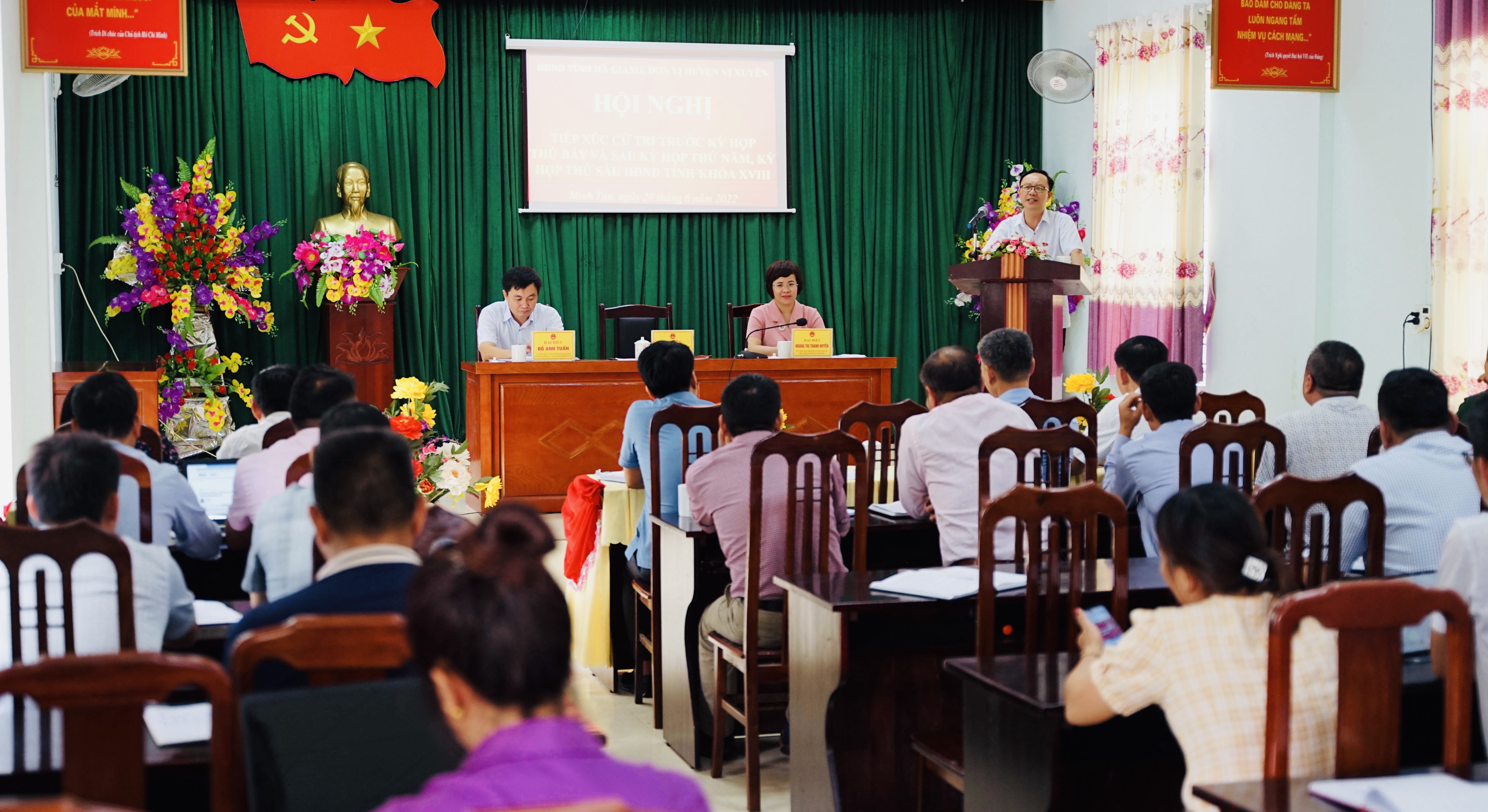 Chủ tịch HĐND tỉnh Thào Hồng Sơn tiếp xúc cử tri tại xã Minh Tân, huyện Vị Xuyên