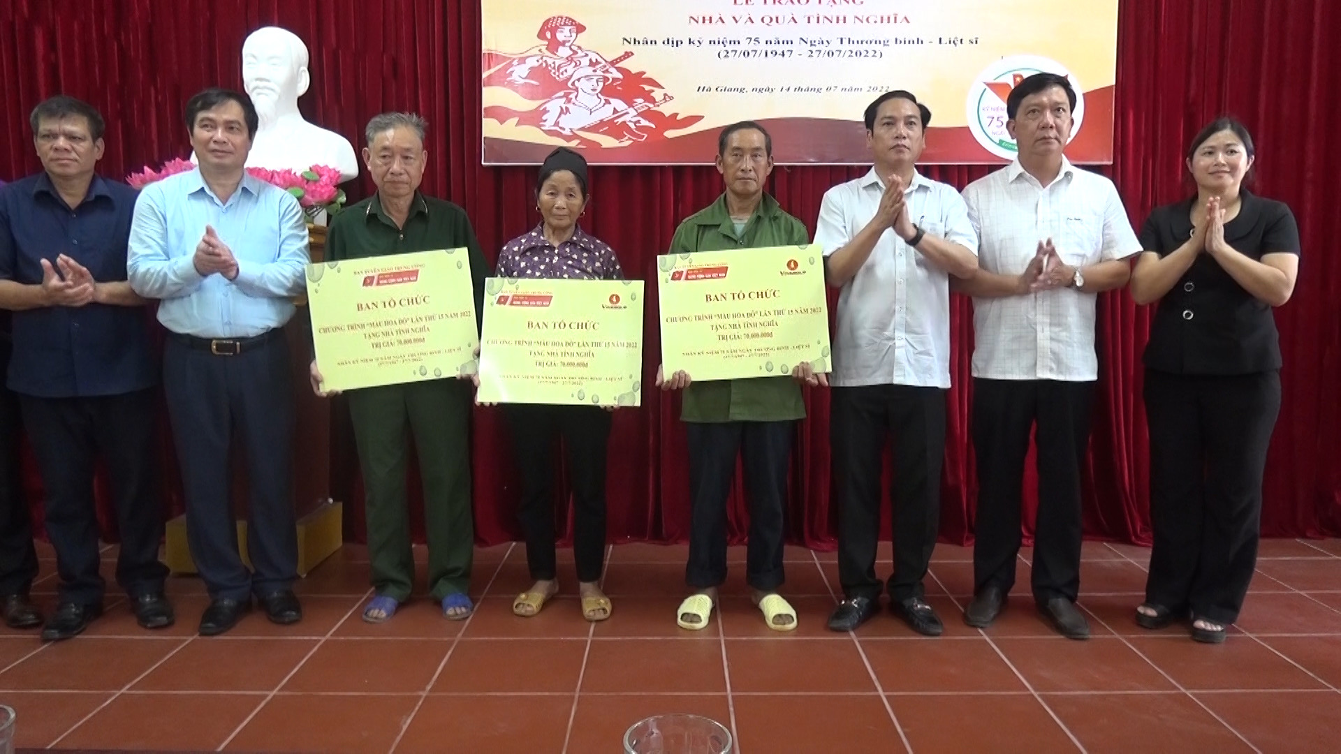 Ban Tuyên giáo Trung ương tặng quà tri ân các gia đình chính sách huyện Vị Xuyên