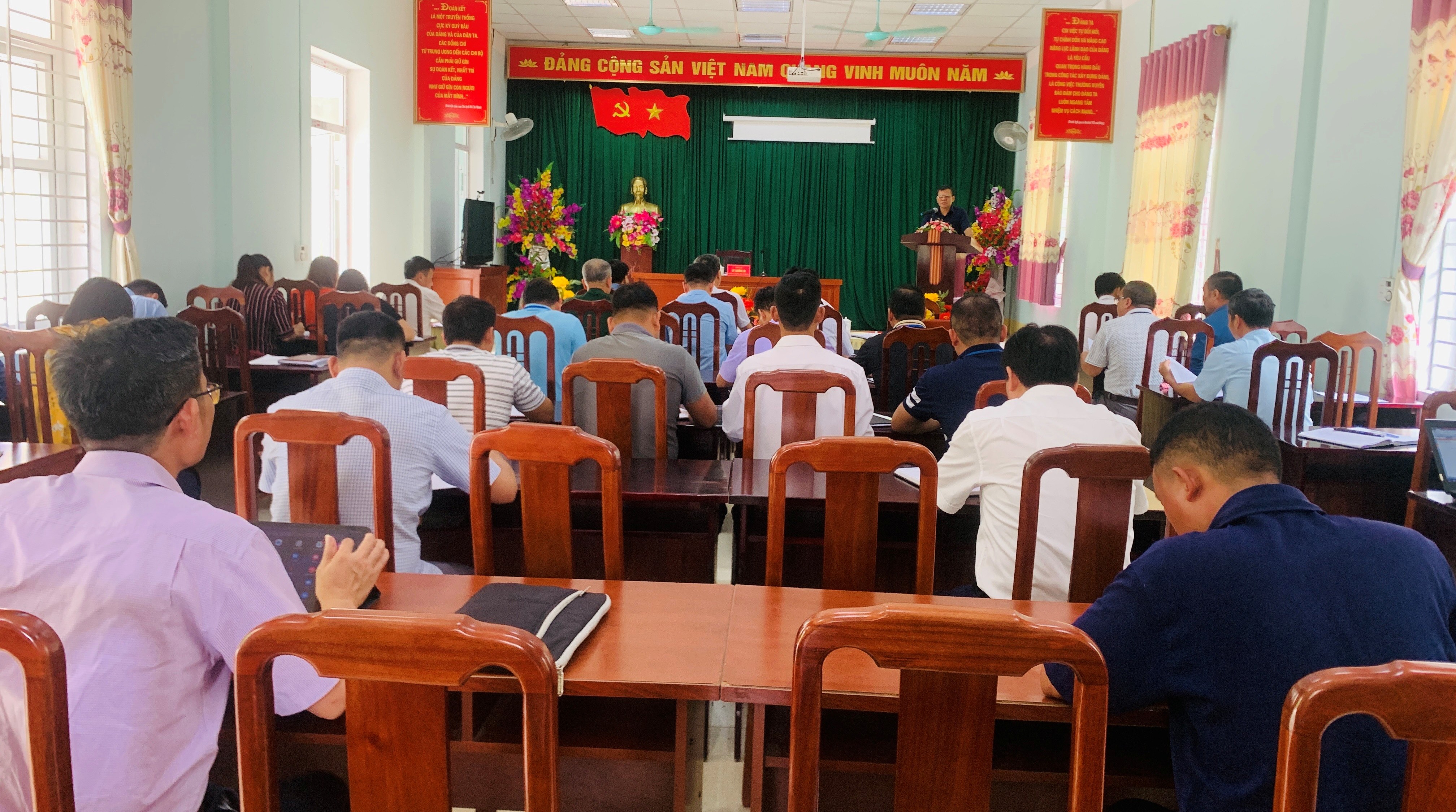 Hội nghị giao ban của Tổ công tác số 2 của BTV Huyện ủy với Đảng bộ 2 xã Minh Tân, Thuận Hòa