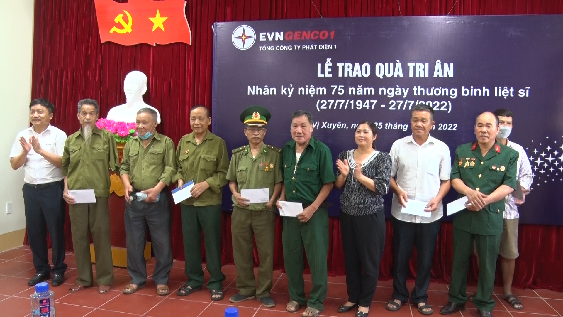 Tổng Công ty phát điện 1 tặng quà tri ân tại huyện Vị Xuyên