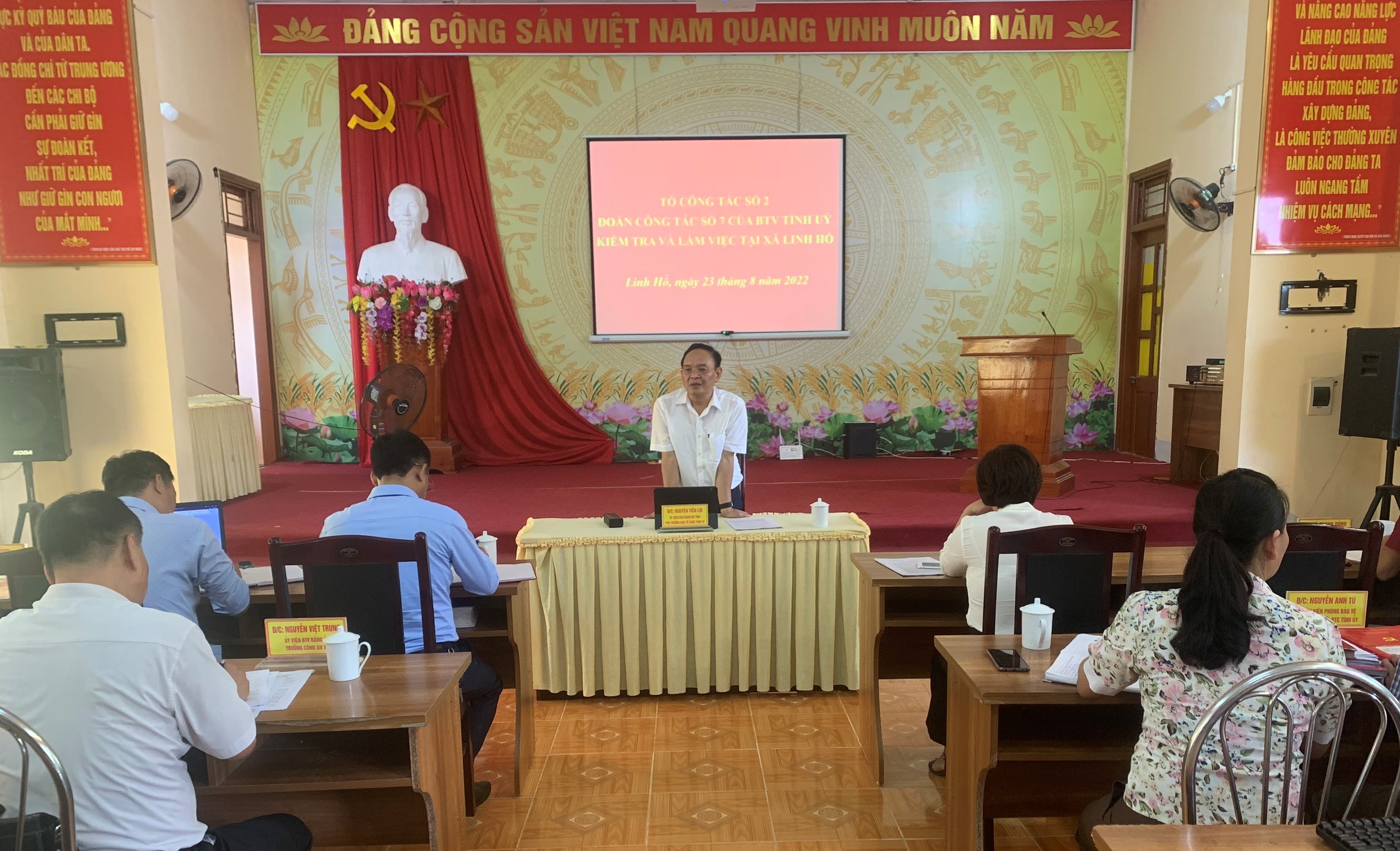 Tổ Công tác của BTV Tỉnh ủy làm việc tại xã Linh Hồ