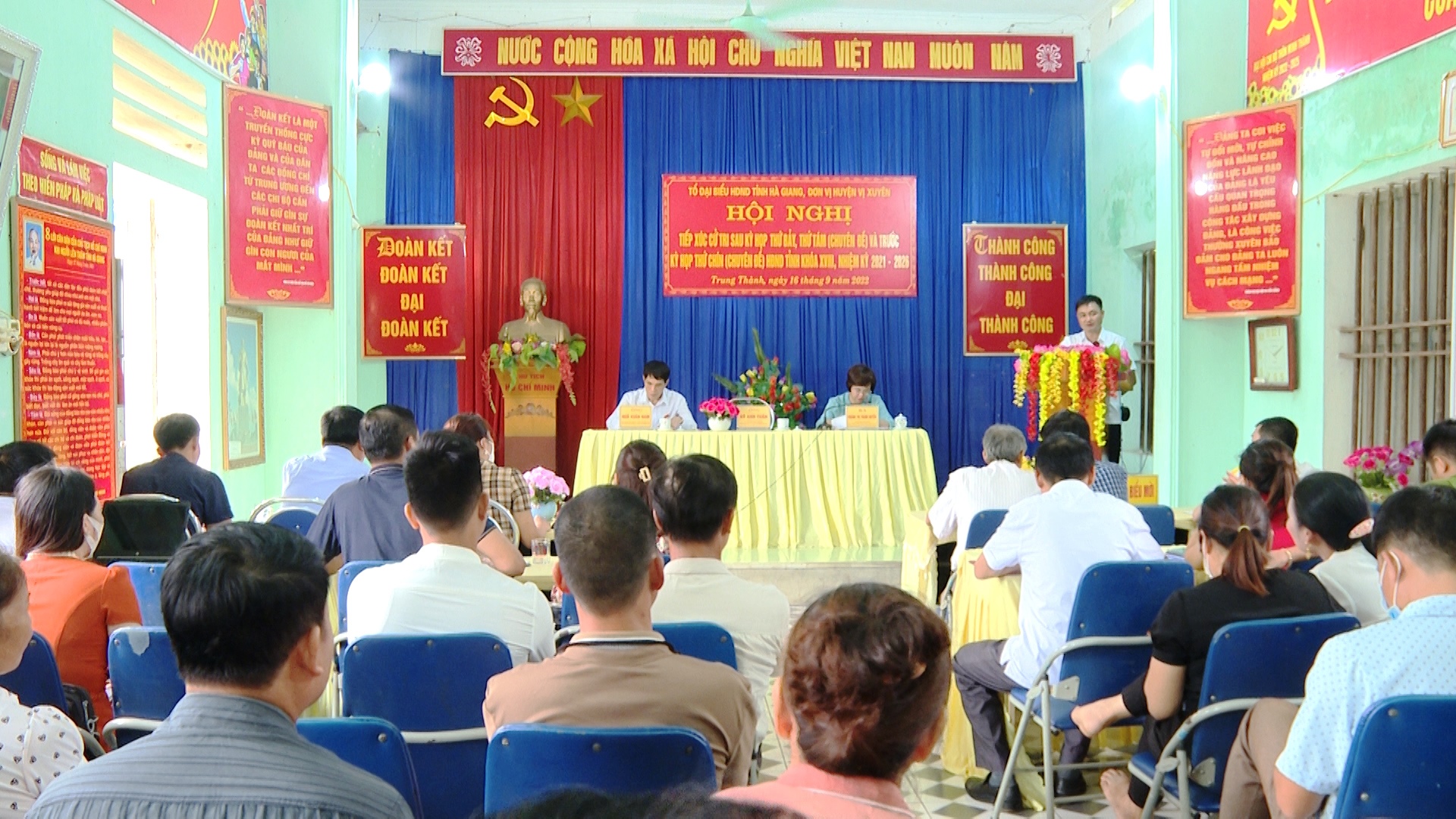 Tổ Đại biểu HĐND tỉnh đơn vị huyện Vị Xuyên tiếp xúc cử tri tại xã Trung Thành.