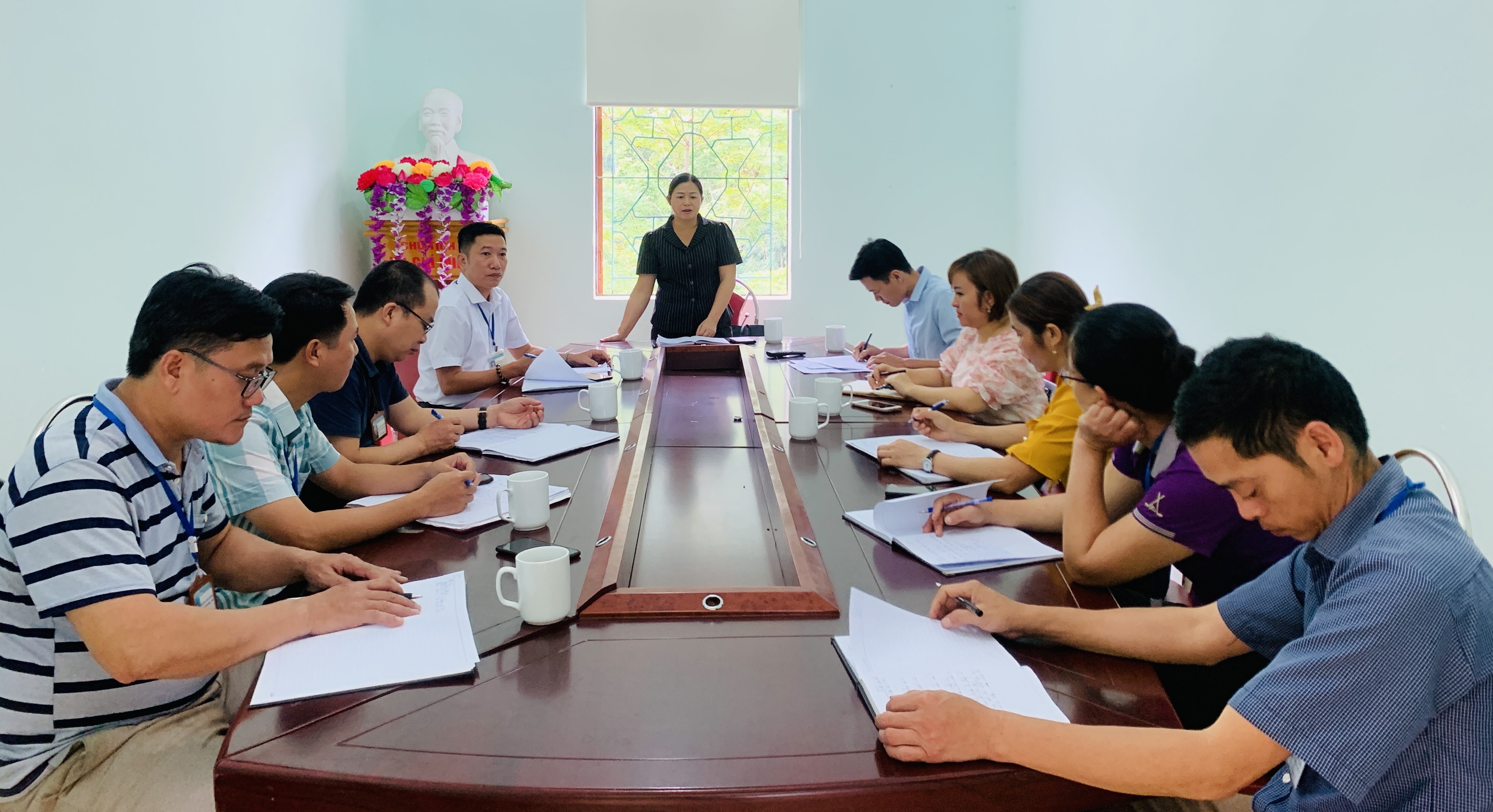 Đoàn công tác huyện Vị Xuyên kiểm tra công tác cải cách hành chính tại xã Thuận Hòa, Tùng Bá
