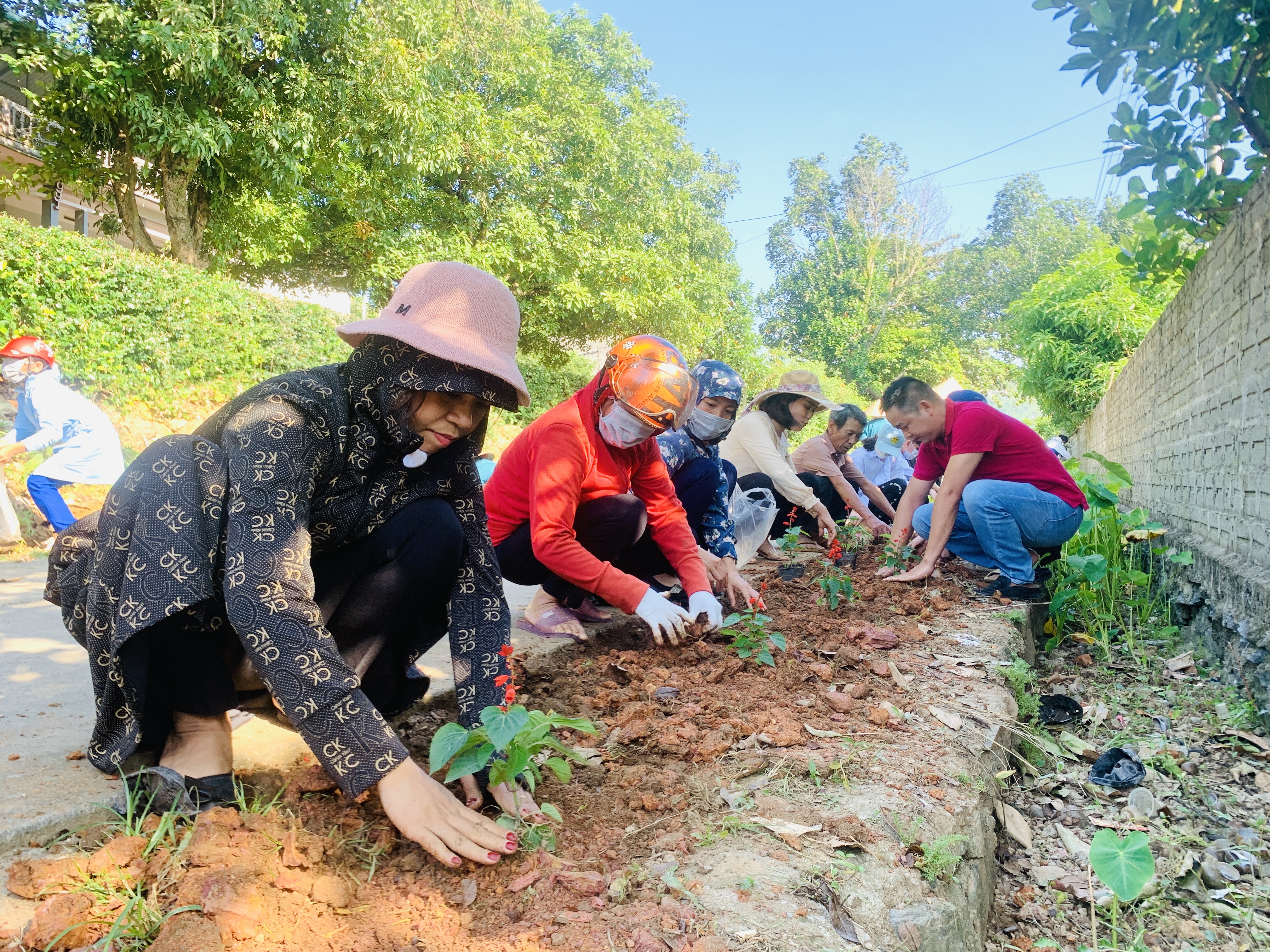 Thị trấn Việt Lâm ra quân xây dựng Nông thôn mới, đô thị văn minh gắn với thực hiện “Tháng Dân vận”