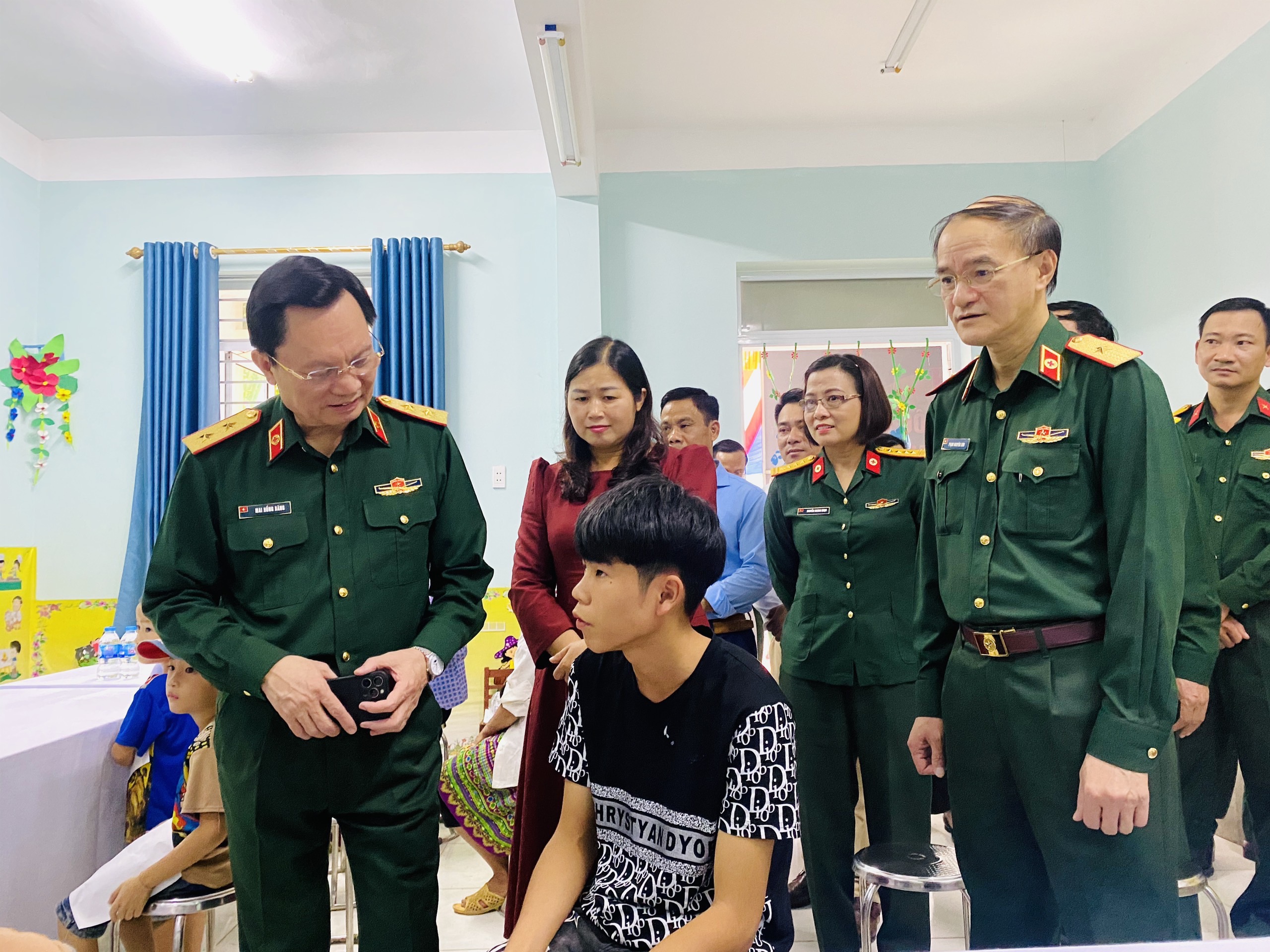 Bệnh viện Trung ương Quân đội 108 khám bệnh tại xã Linh Hồ huyện Vị Xuyên.