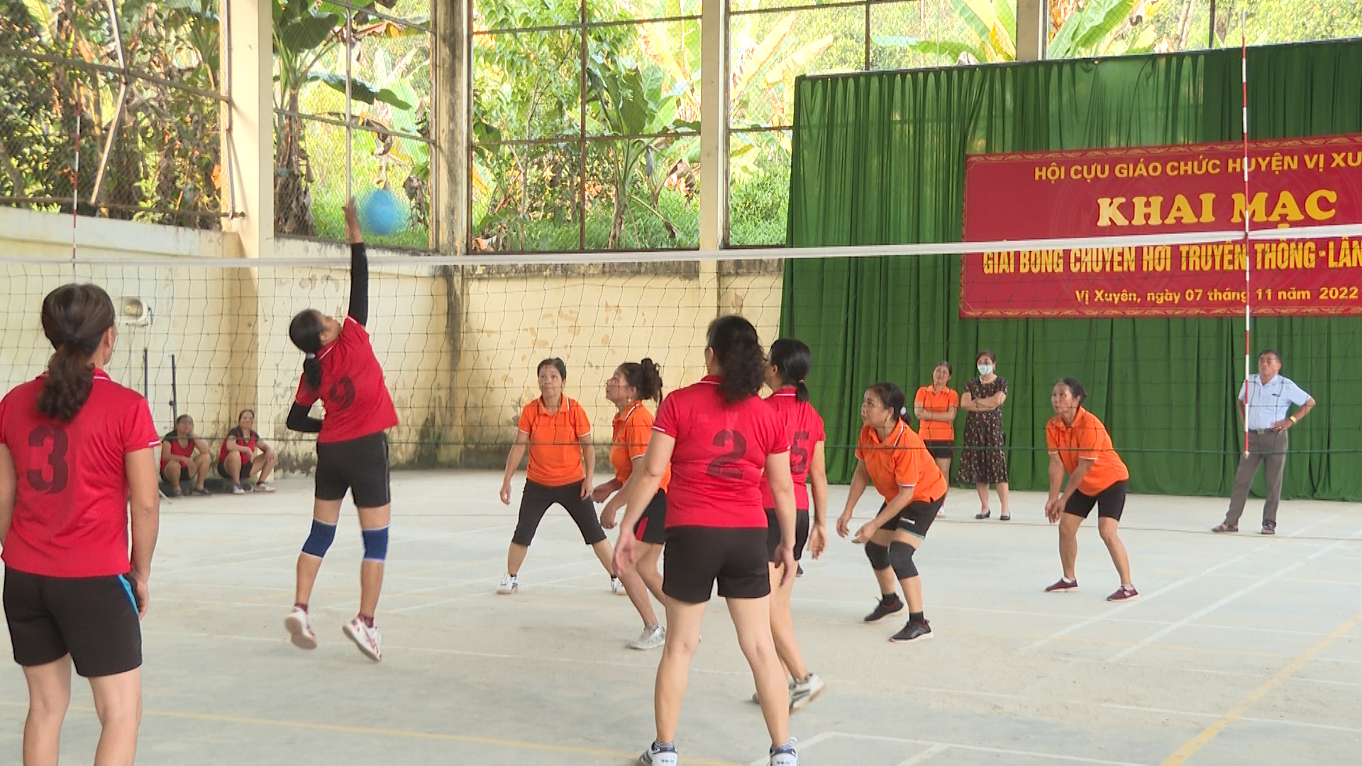 Giải bóng chuyền hơi Hội Cựu giáo chức huyện Vị Xuyên.