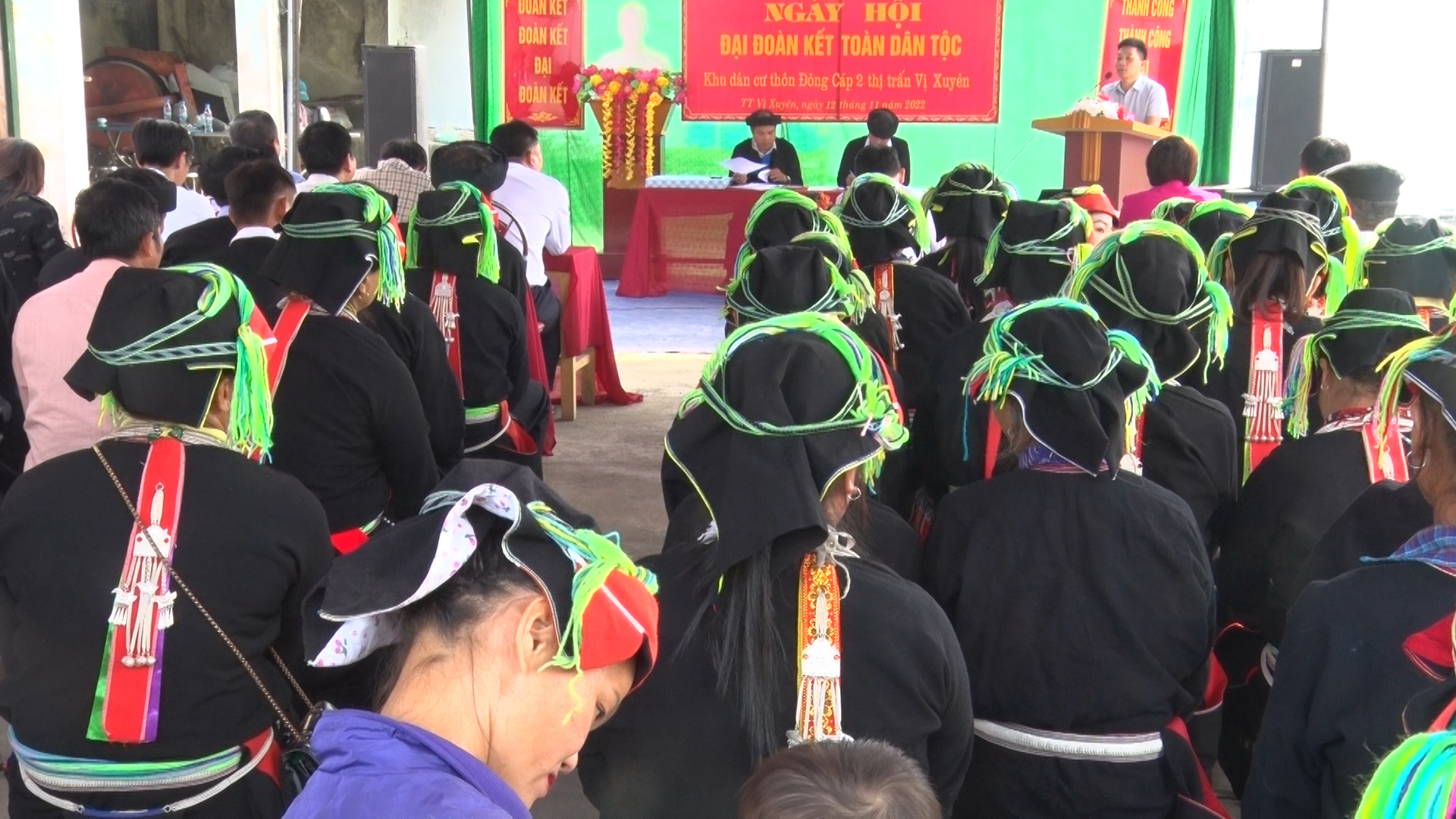 Đồng chí Hoàng Thanh Tịnh - Chủ tịch UBND huyện dự ngày đoàn kết thôn Đông Cáp 2 và thôn Mí