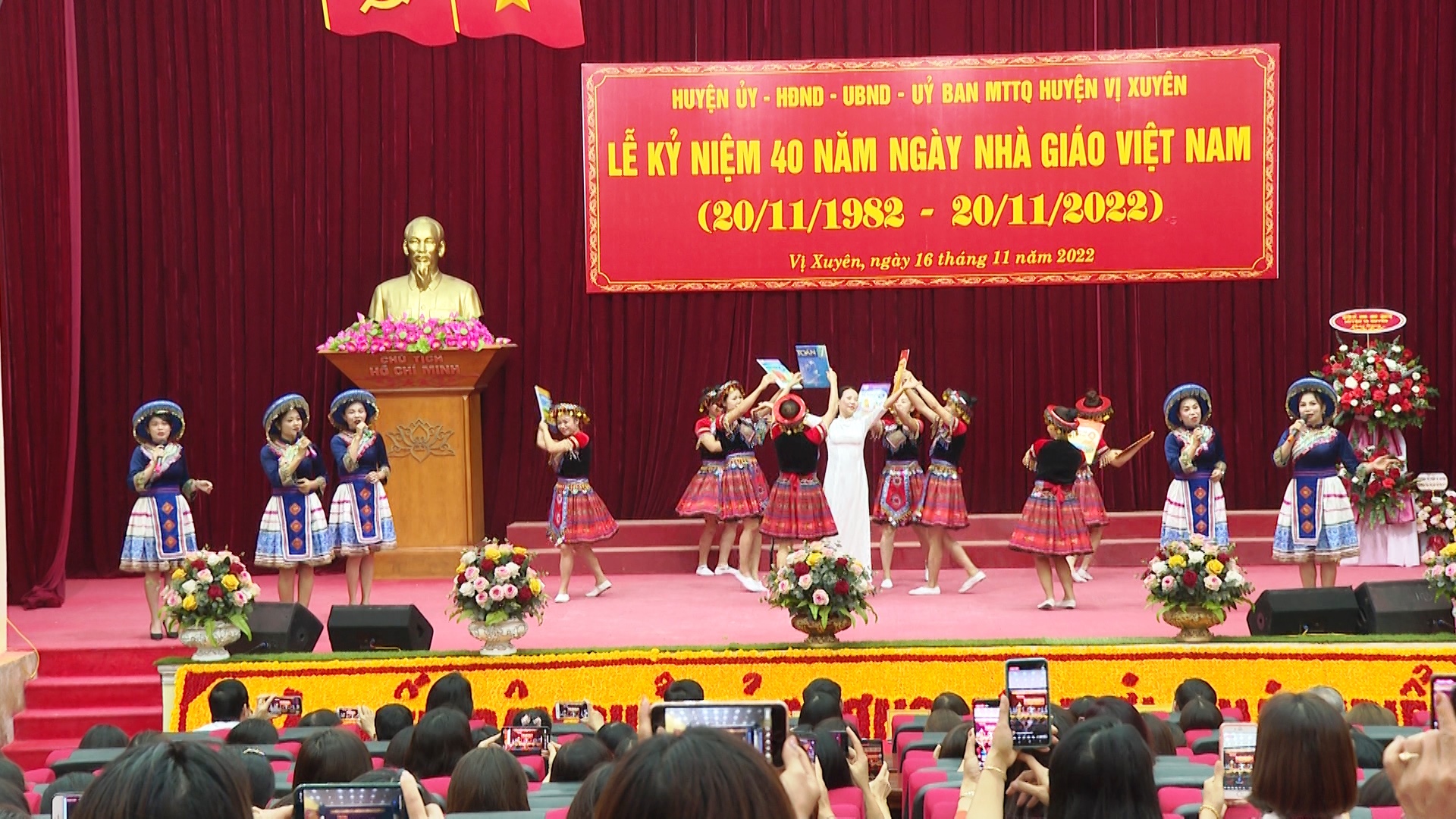 Vị Xuyên kỷ niệm 40 năm ngày Nhà giáo Việt Nam.