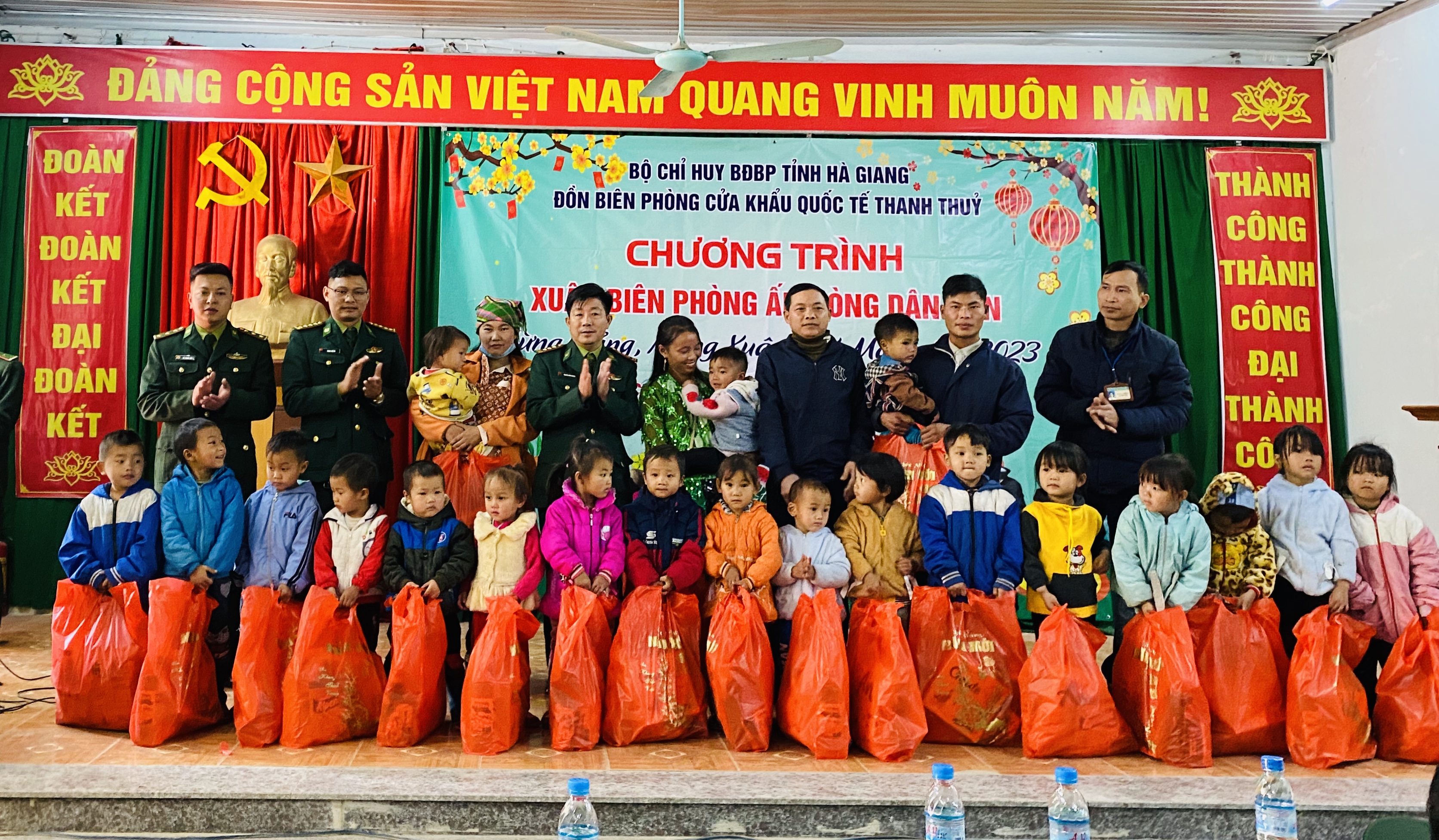 Chương trình Xuân Biên phòng ấm lòng dân bản tại xã Lao Chải, Vị Xuyên