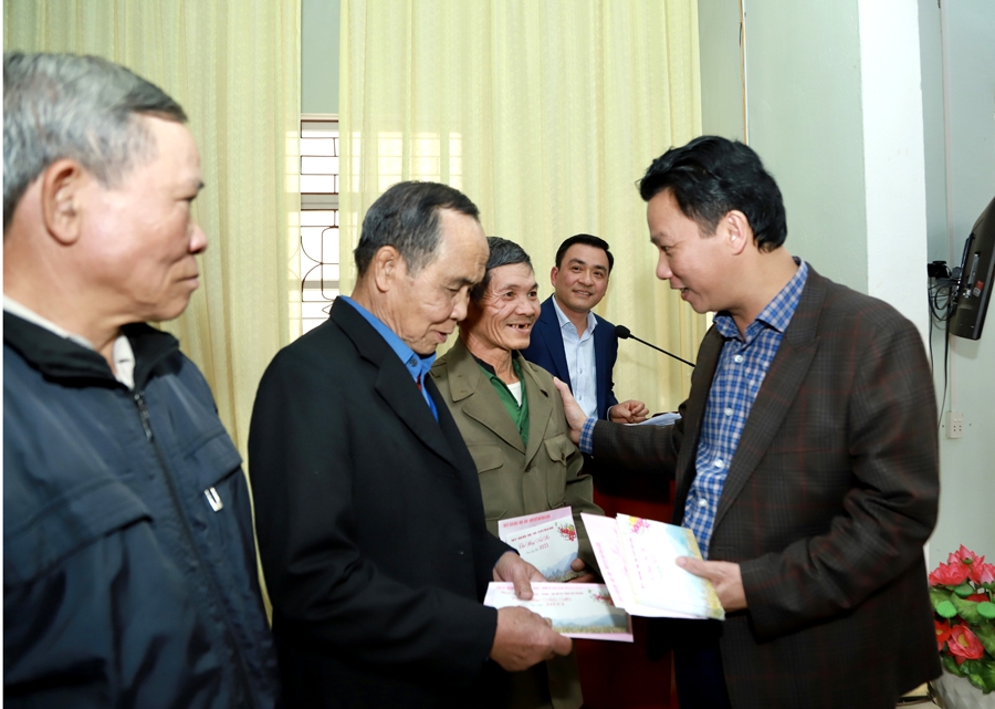 Bí thư Tỉnh ủy Đặng Quốc Khánh thăm, tặng quà Tết tại Vị Xuyên