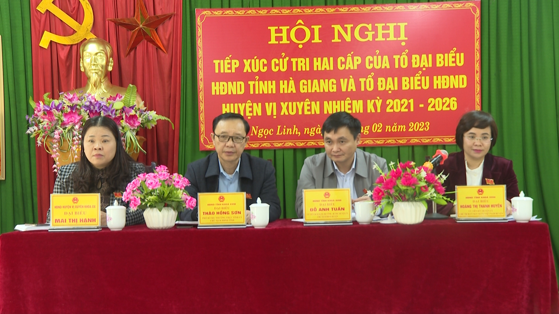 Phó Bí thư Thường trực Tỉnh ủy, Chủ tịch HĐND tỉnh Thào Hồng Sơn tiếp xúc cử tri (TXCT) tại xã Ngọc Linh và Ngọc Minh.