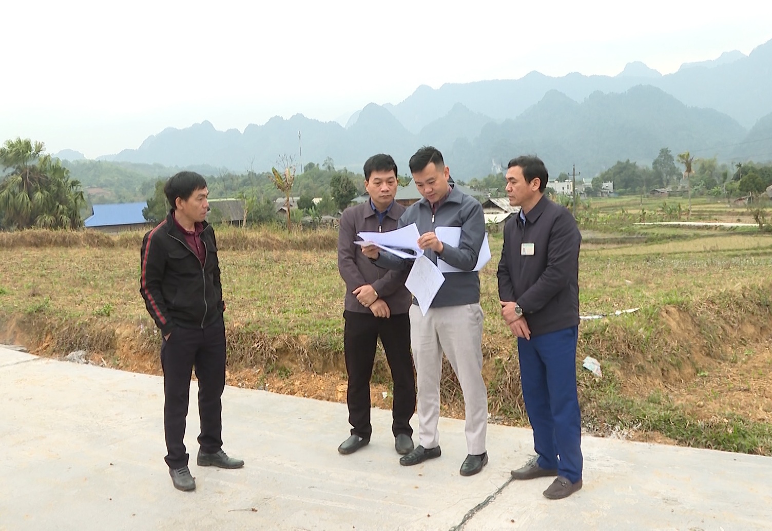 Chủ tịch UBND huyện Vị Xuyên làm việc tại xã Ngọc Minh và xã Bạch Ngọc.