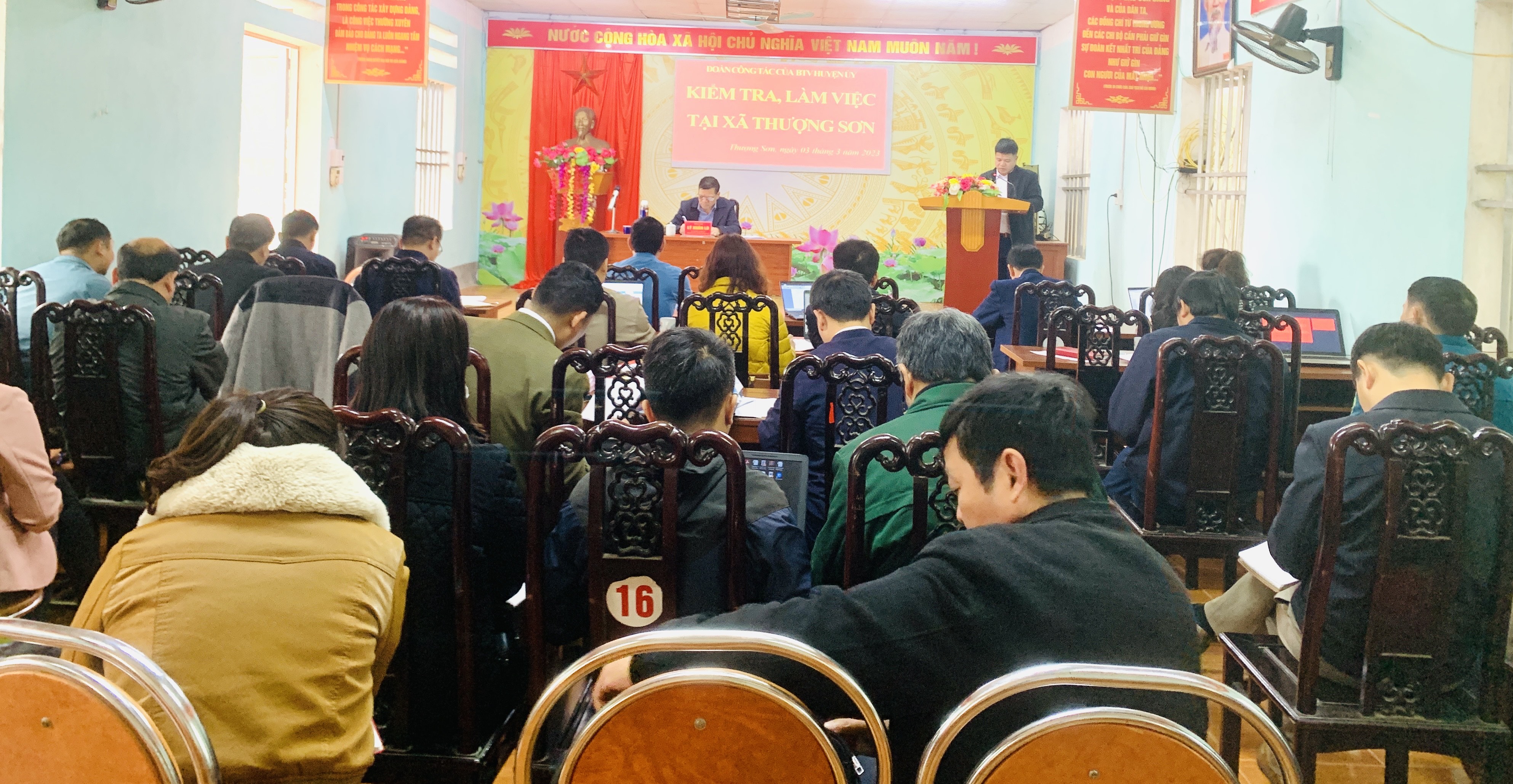 Đoàn công tác của BTV Huyện ủy làm việc tại 2 xã Thượng Sơn, Việt Lâm