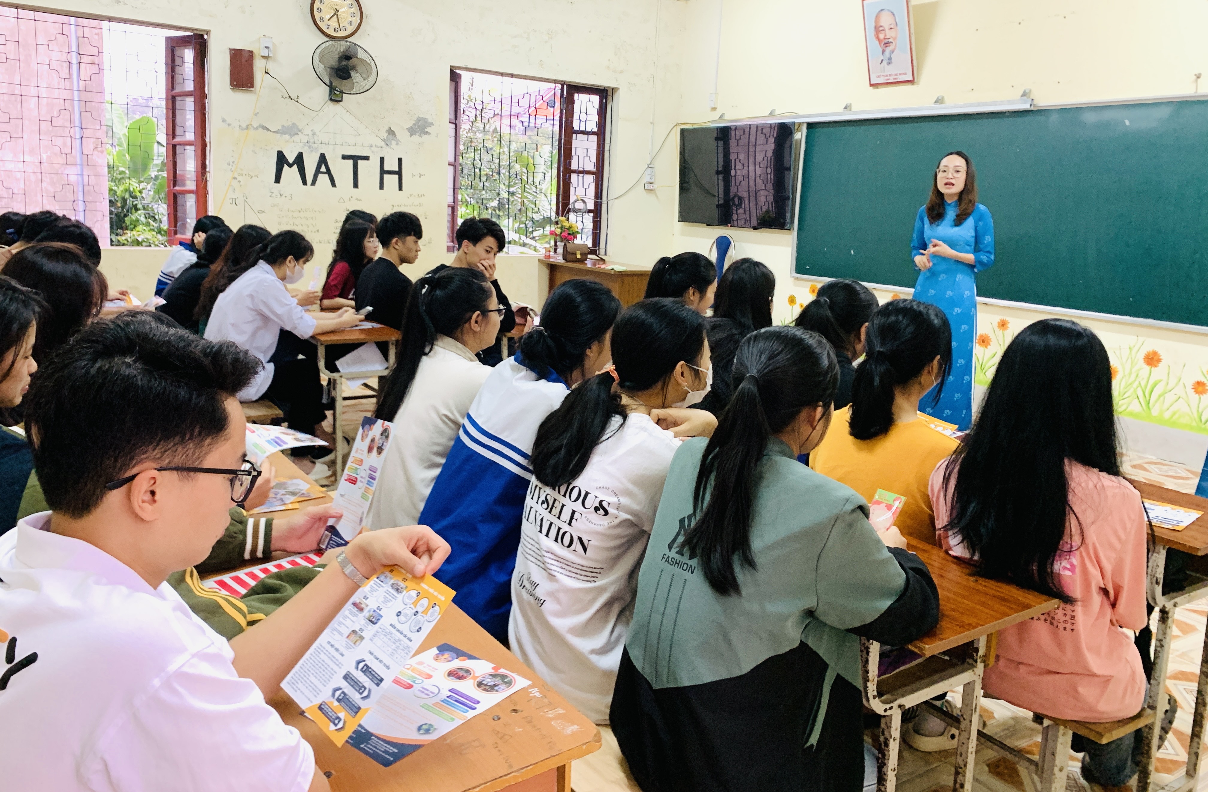 Học viện Phụ nữ Việt Nam tư vấn hướng nghiệp tại trường THPT Vị Xuyên