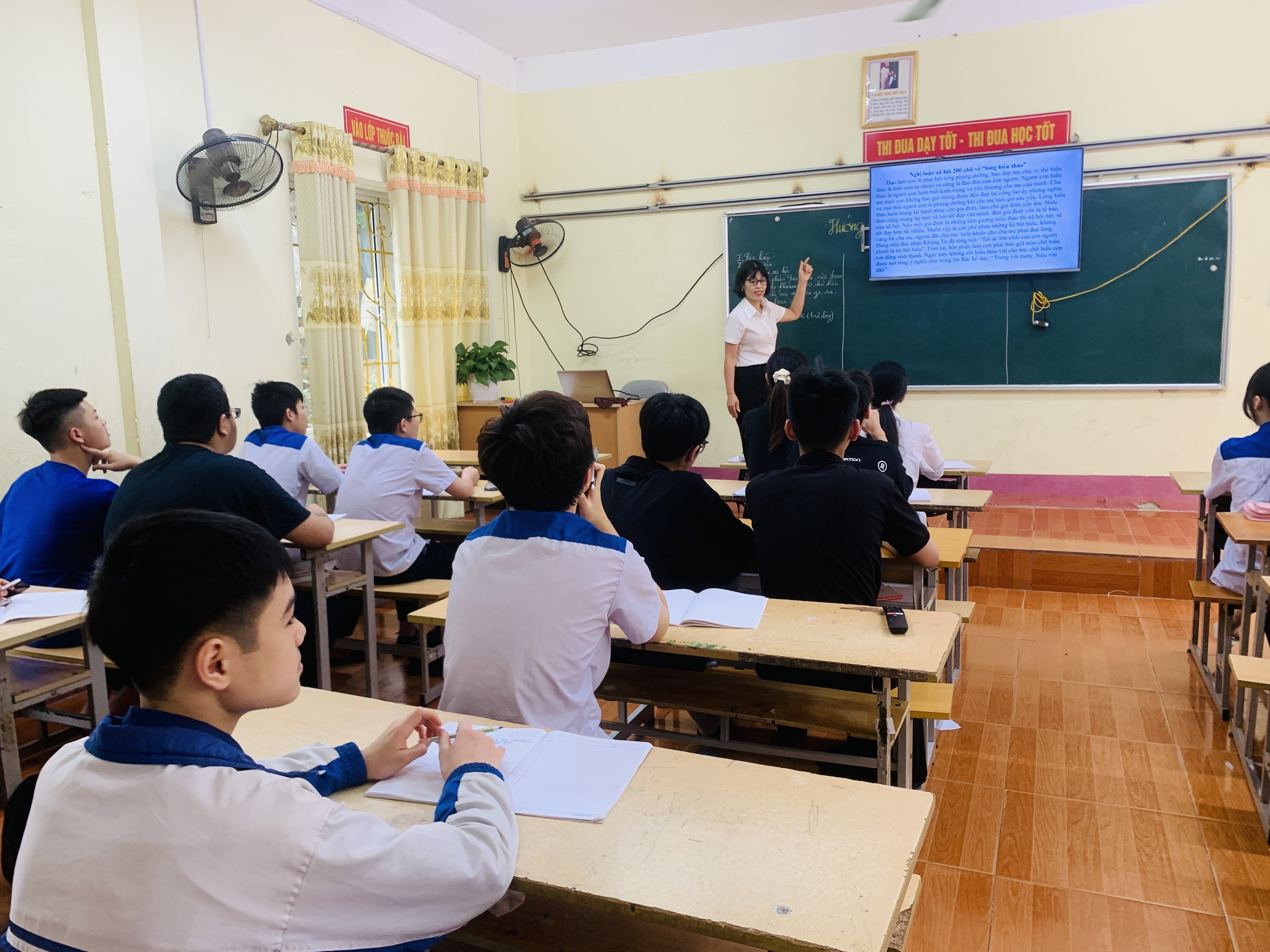 Cô giáo Nguyễn Thị Thiết - Tấm gương tiêu biểu học tập và làm theo lời Bác.