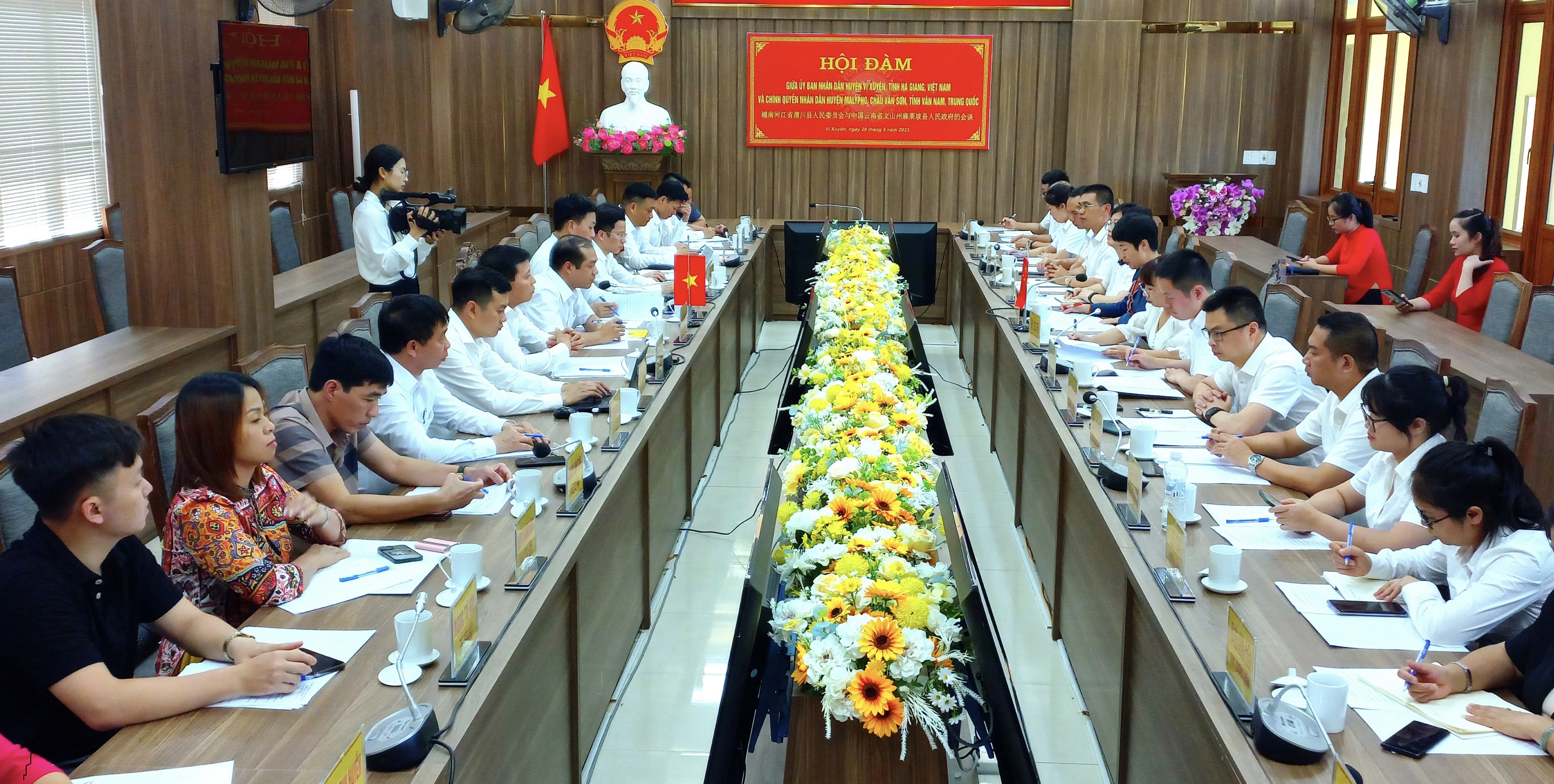 Hội đàm giữa UBND huyện Vị Xuyên và Chính quyền nhân dân huyện MaLyPho.