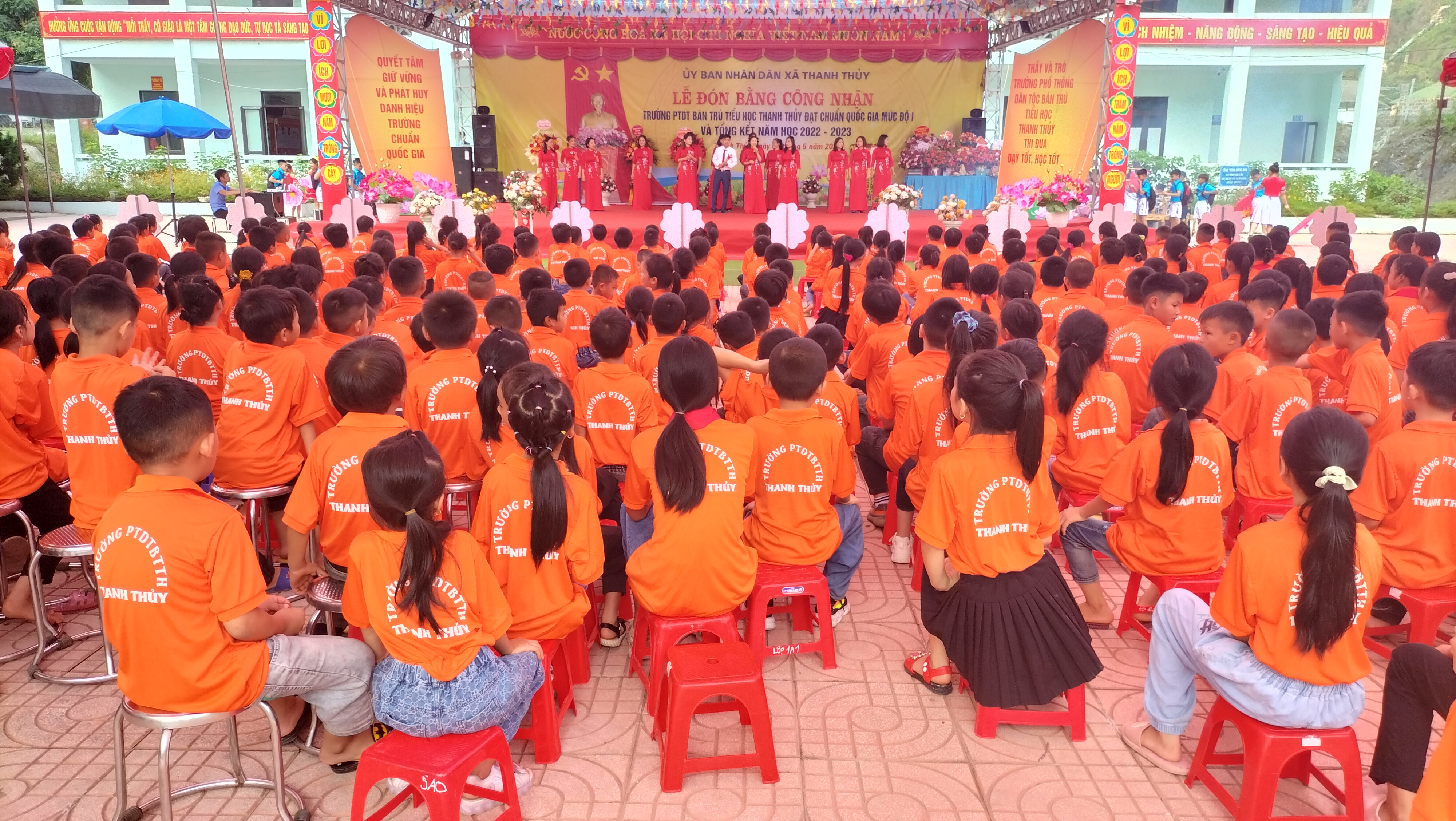 Trường Phổ thông dân tộc bán trú Tiểu học Thanh Thủy đón bằng công nhận trường chuẩn