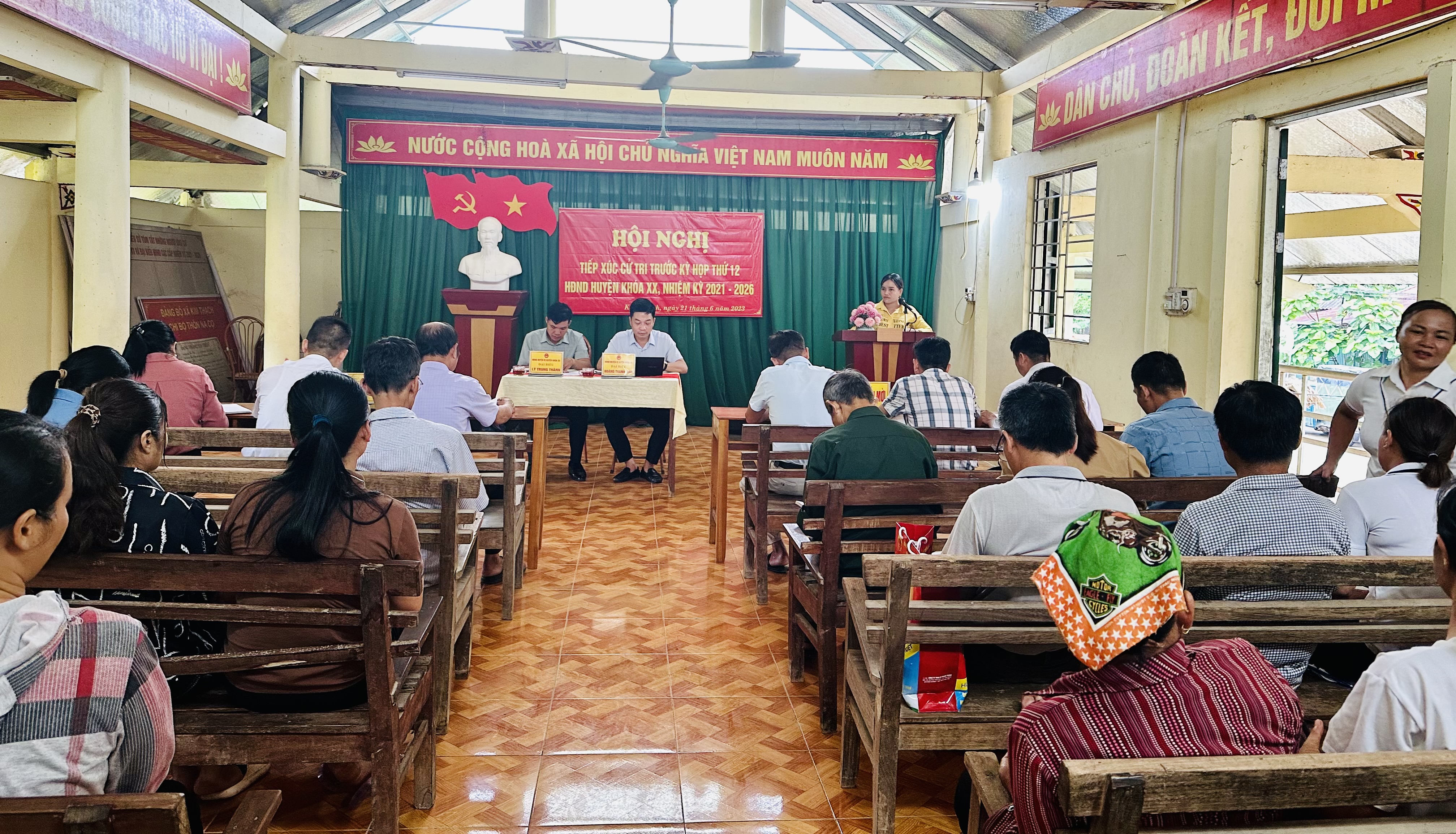 Tổ Đại biểu HĐND huyện Vị Xuyên tiếp xúc cử tri tại xã Kim Thạch