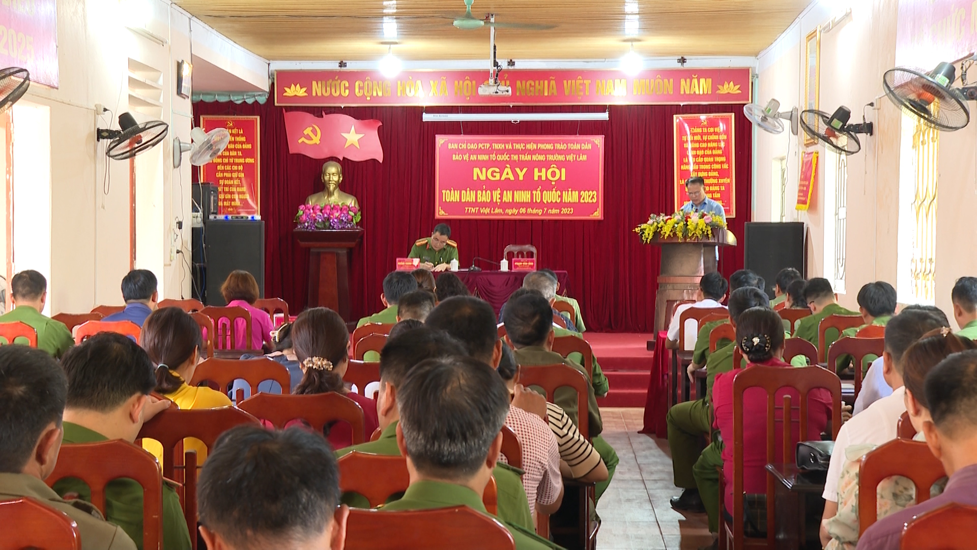 Thị trấn Nông trường Việt Lâm tổ chức Ngày hội toàn dân bảo vệ ANTQ.