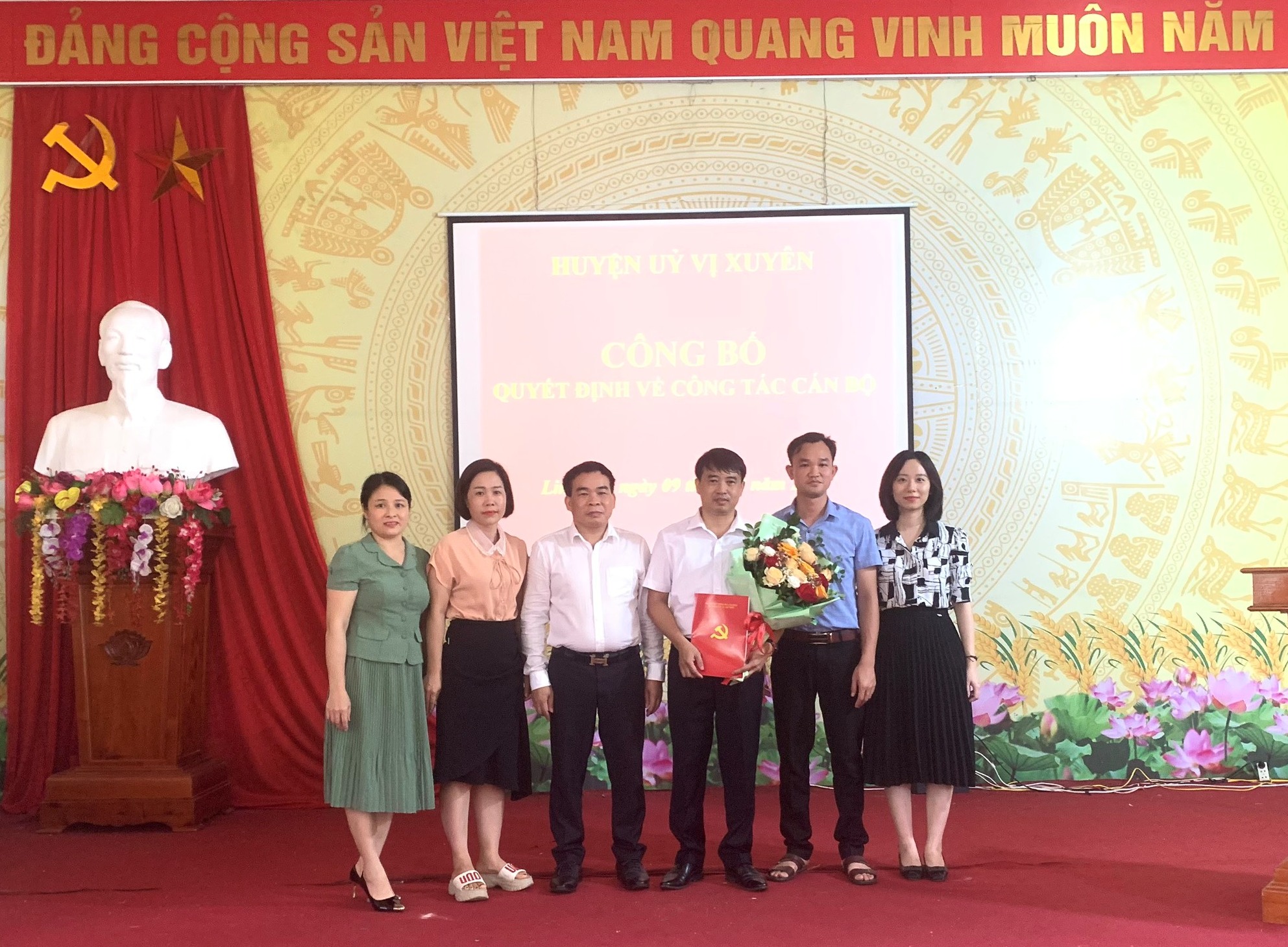 Huyện ủy Vị Xuyên công bố Quyết định về công tác cán bộ tại xã Linh Hồ